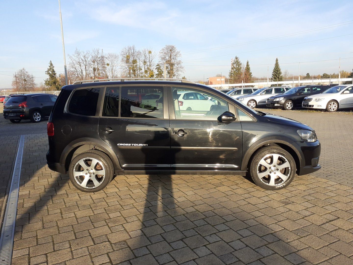 Volkswagen Touran, 2.0 TDi CROSS - fotka 3