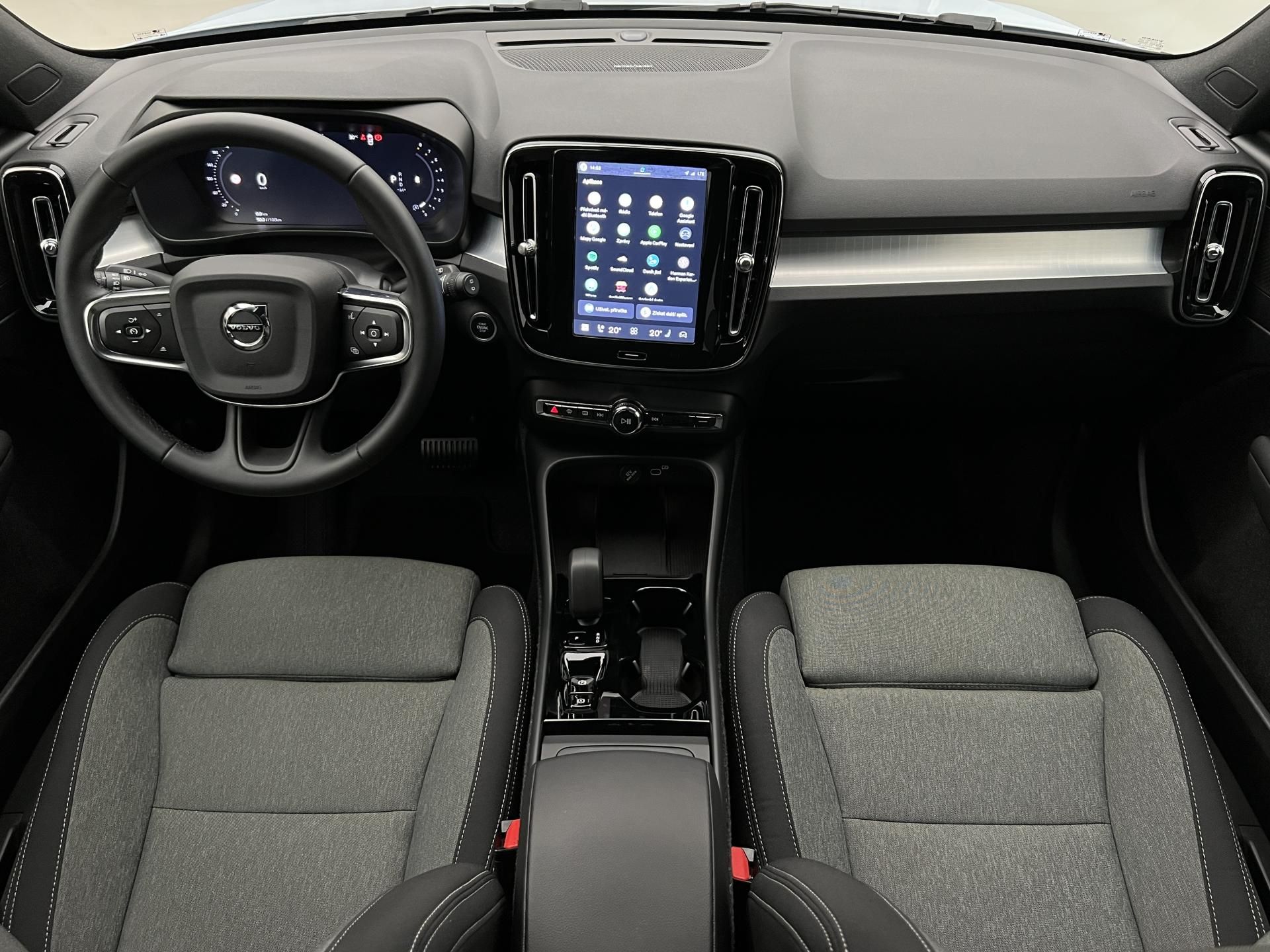 Volvo XC40, B3 DARK PLUS AUT CZ - fotka 2