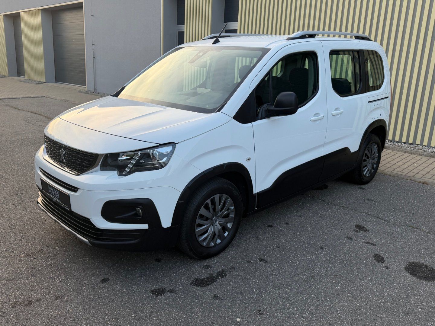 Peugeot Rifter, 1.2PT 81kW ALLURE! Navigace! - fotka 2