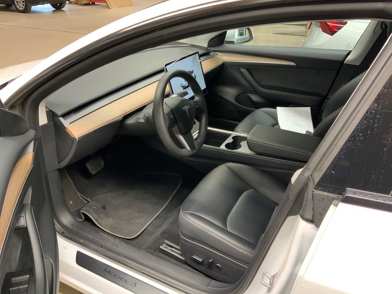Tesla Model 3, STANDART RANGE 208kw SOH 95,0% - fotka 6