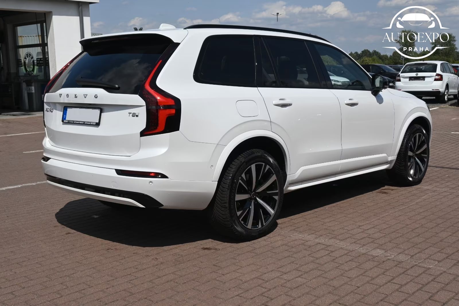 Volvo XC90, T8 RC AWD Plus Dark*360*7míst - fotka 5