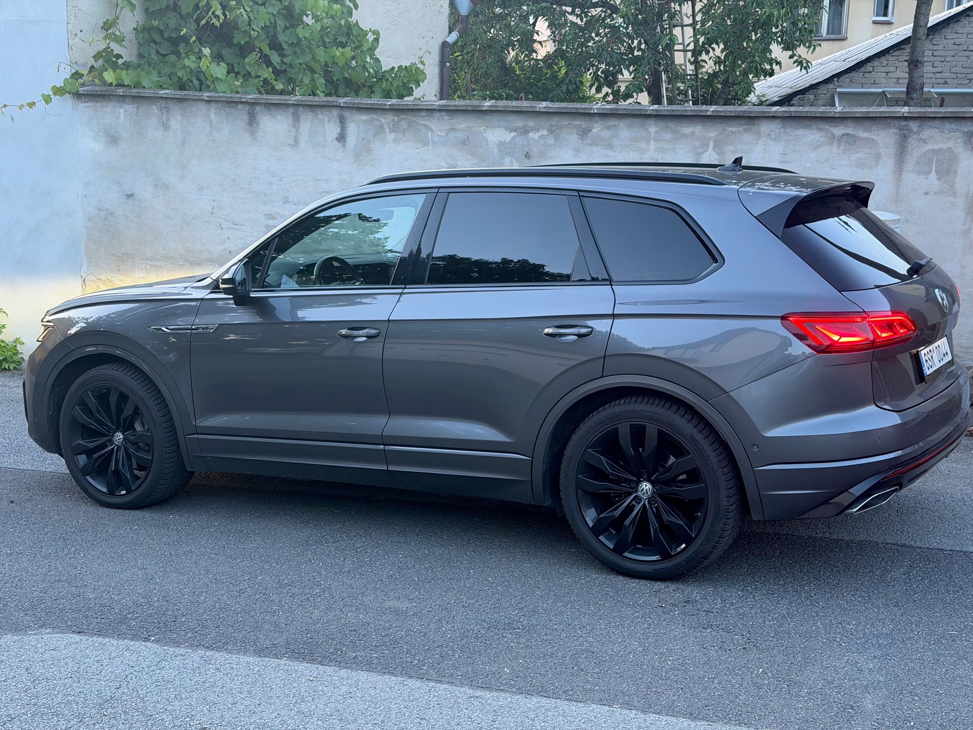 Volkswagen Touareg, R line 3.0 210kW CZ vzduch - fotka 3