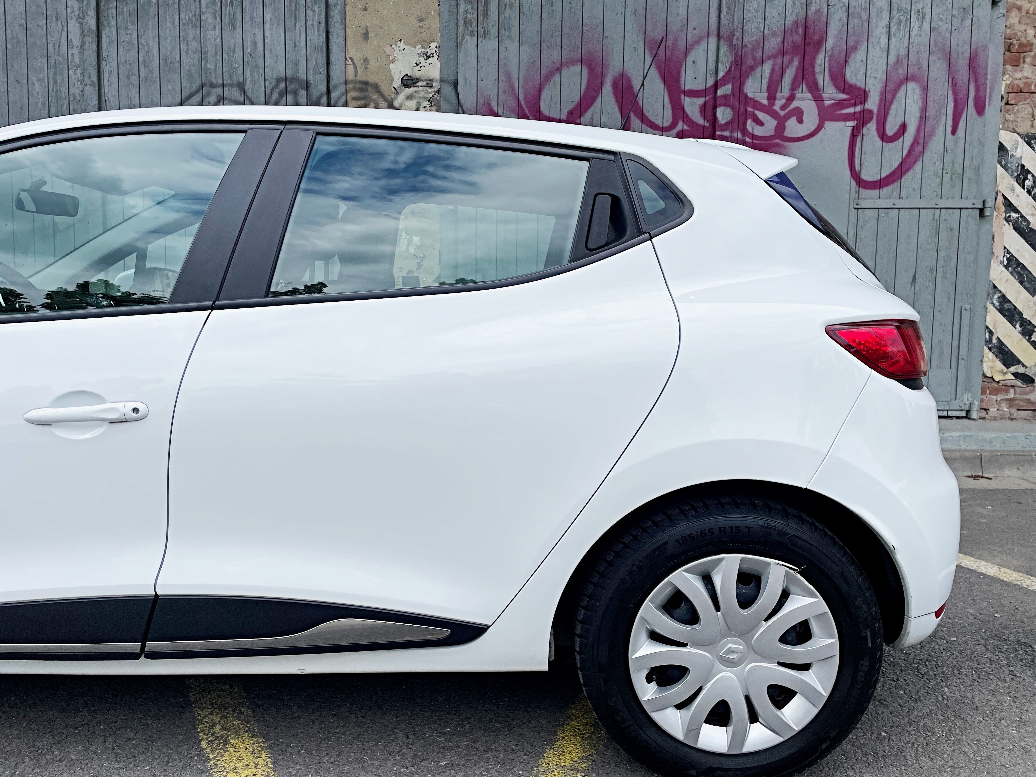 Renault Clio, 1.2i 43.000KM 1.MAJ NOVÉ ROZV. - fotka 5