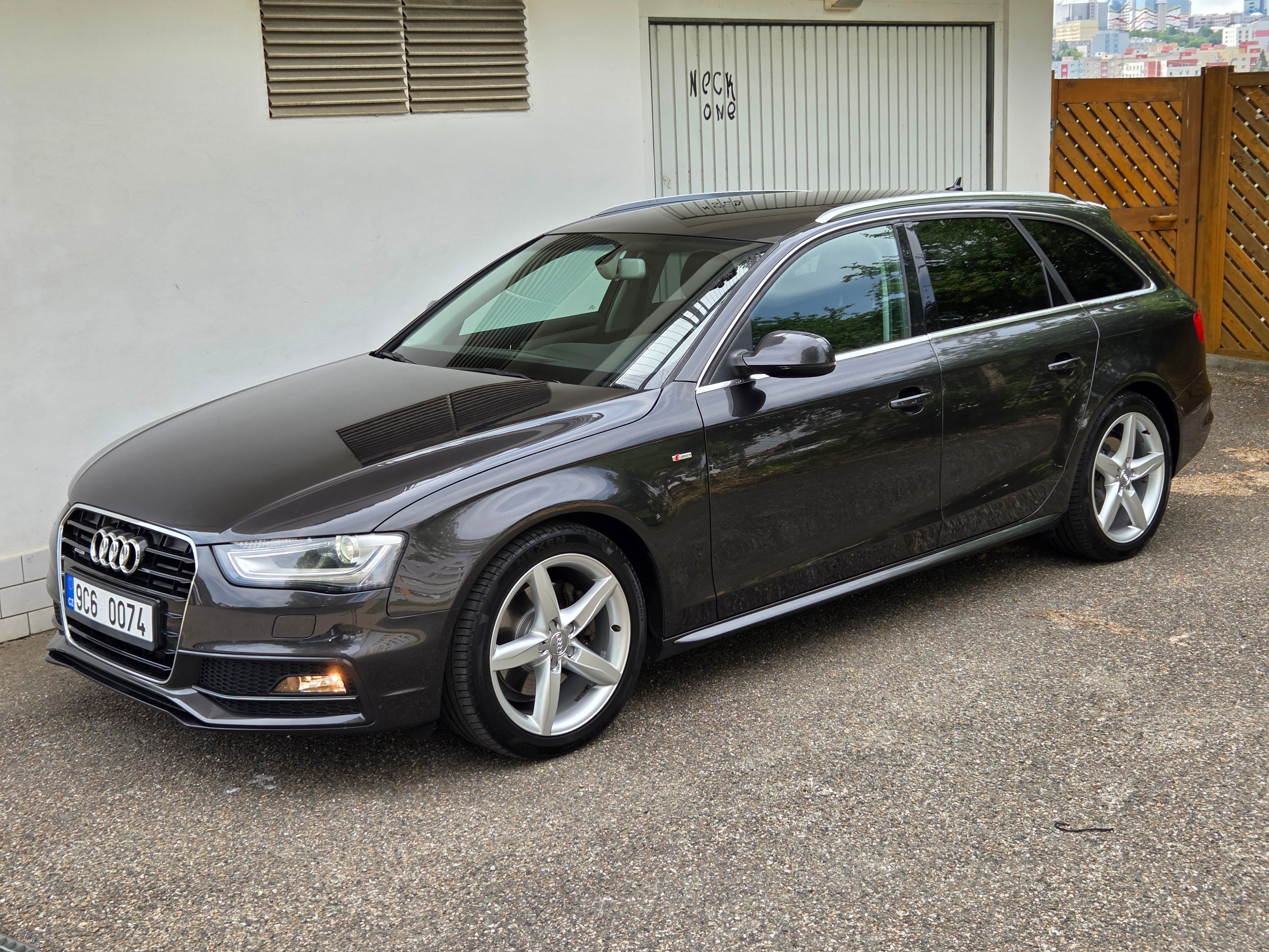 Audi A4, 2.0TDI 140kw S line Quattro - fotka 2