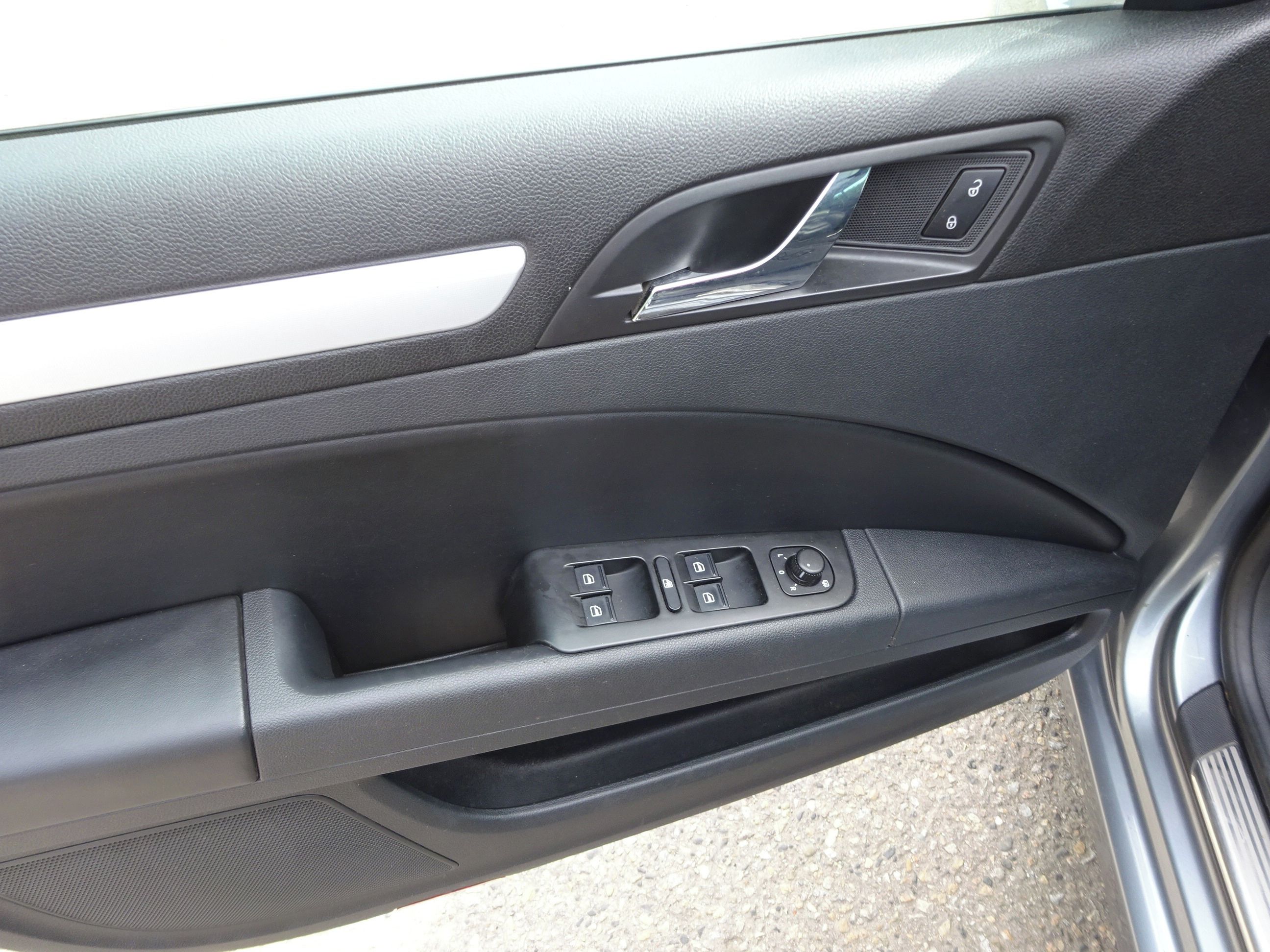 Škoda Superb, 2.0 TDI (125 kw) AUTOMAT - fotka 6