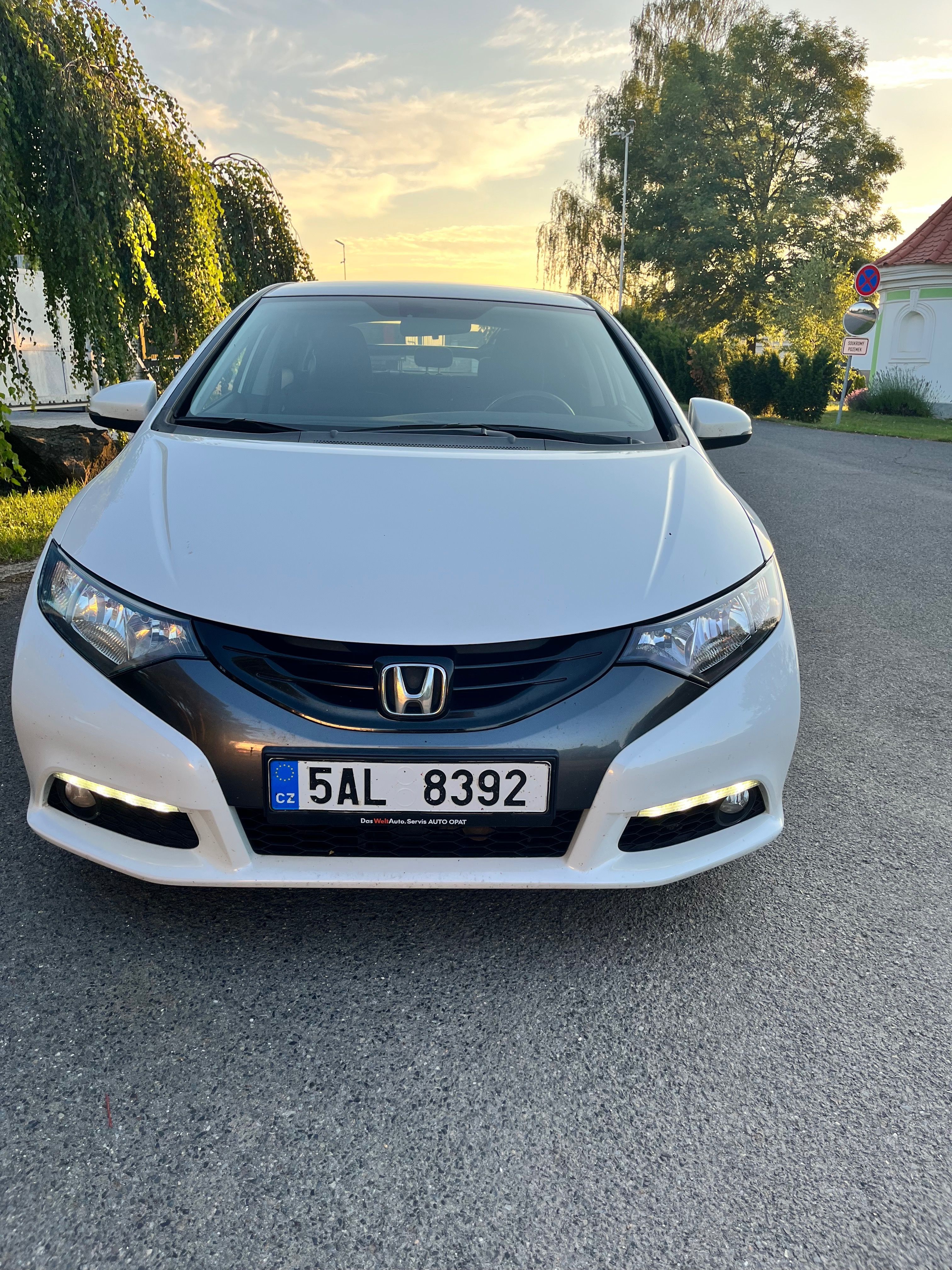 Honda Civic, Honda Civic 1.6 I-DTEC sport - fotka 2