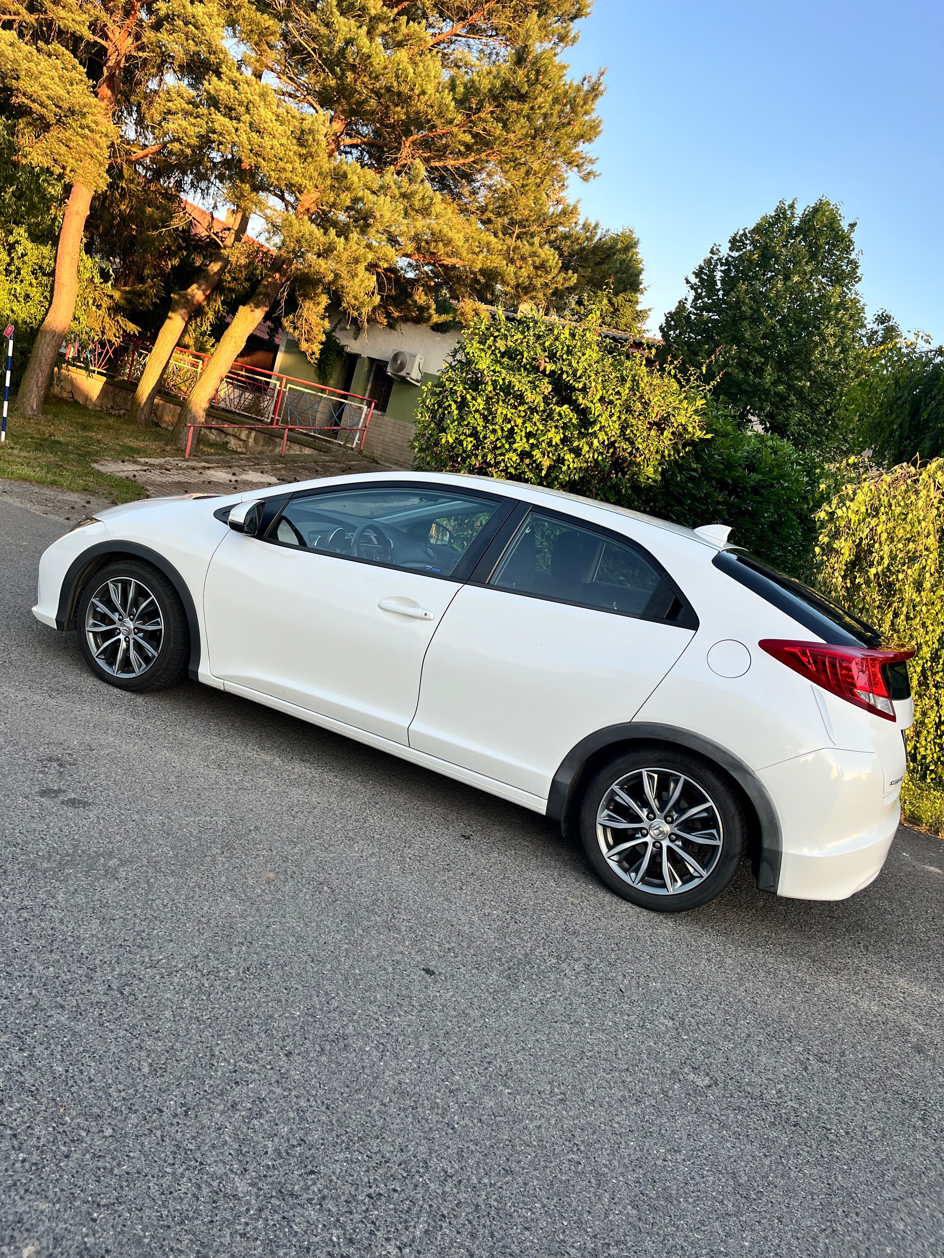 Honda Civic, Honda Civic 1.6 I-DTEC sport - fotka 5