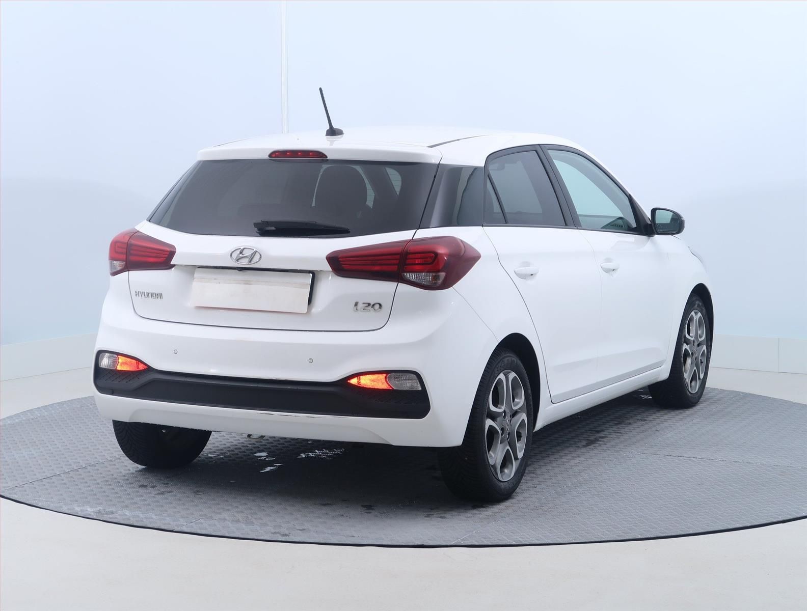 Hyundai i20, 1.2, Serv.kniha, Klima - fotka 5