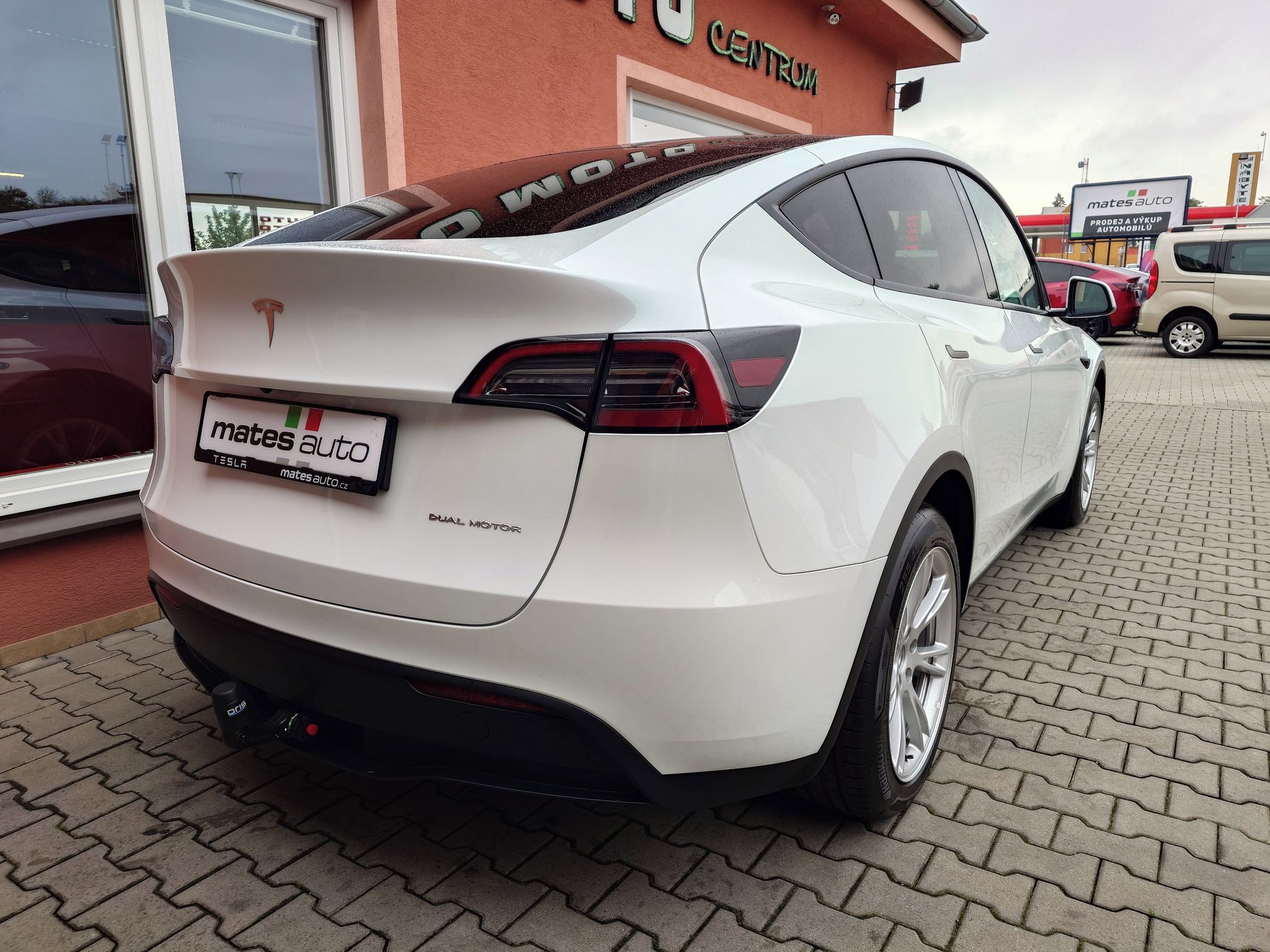 Tesla Model Y, Long Range - Dual Motor 378 KW - fotka 4