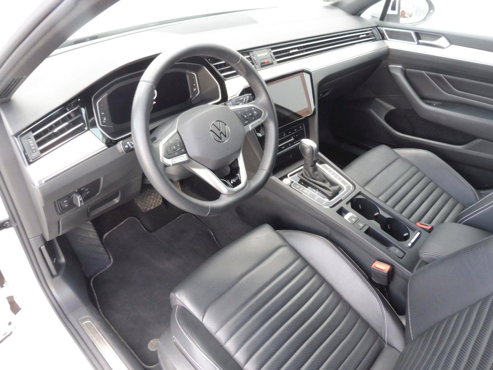Volkswagen Passat Variant, Elegance 2,0 TDI 147kW DSG 4MO - fotka 6