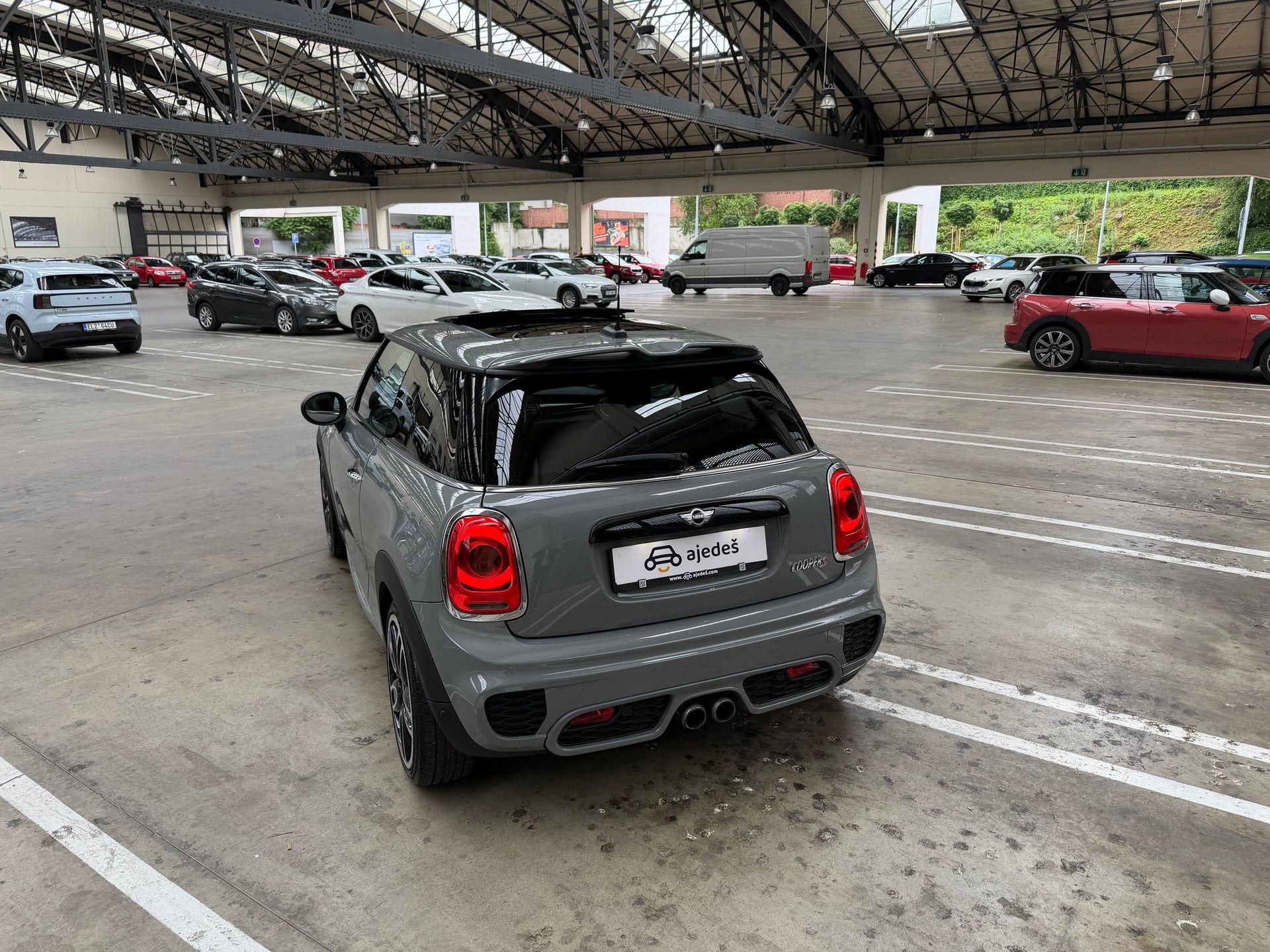 Mini Cooper S, JCW Paket/F56/DPH/ČR/1.majitel - fotka 6
