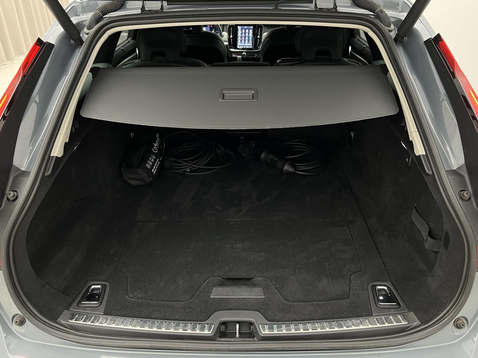 Volvo V90, T6 AWD RECHARGE DARK PLUS - fotka 5