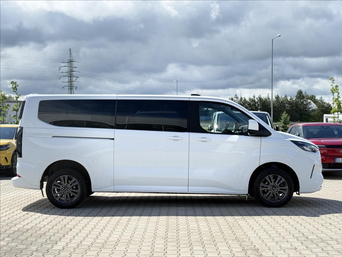 Ford Tourneo Custom, 2,0 EcoBlue Titanium AWD L2 - fotka 5