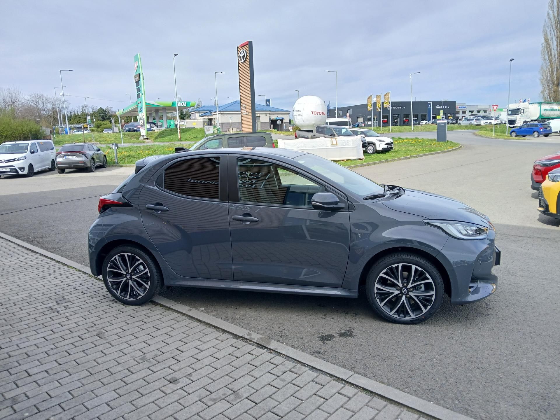 Toyota Yaris, 1,5 Hybrid Style - fotka 4