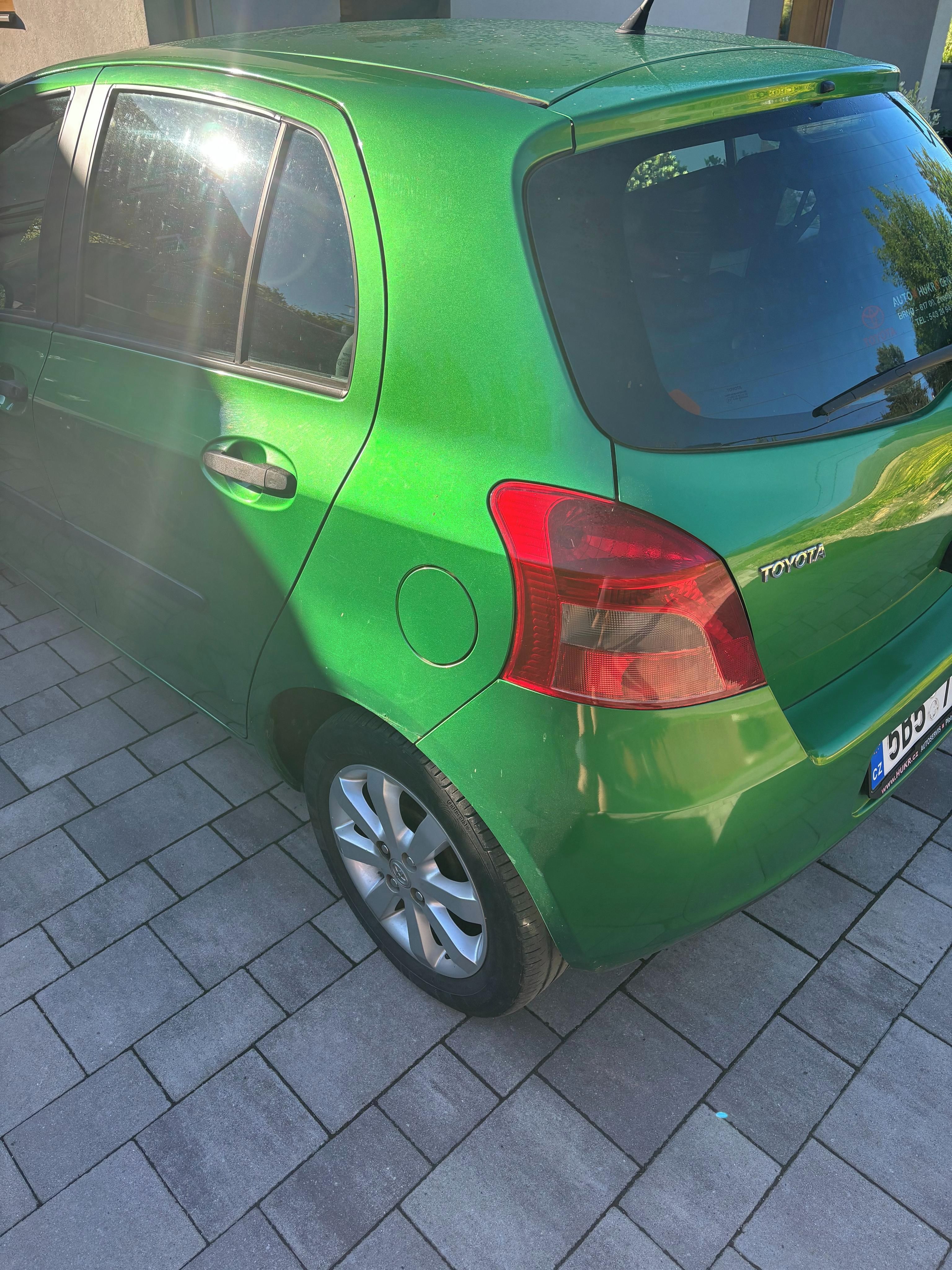 Toyota Yaris, bez závad, 2 sady kol - fotka 4