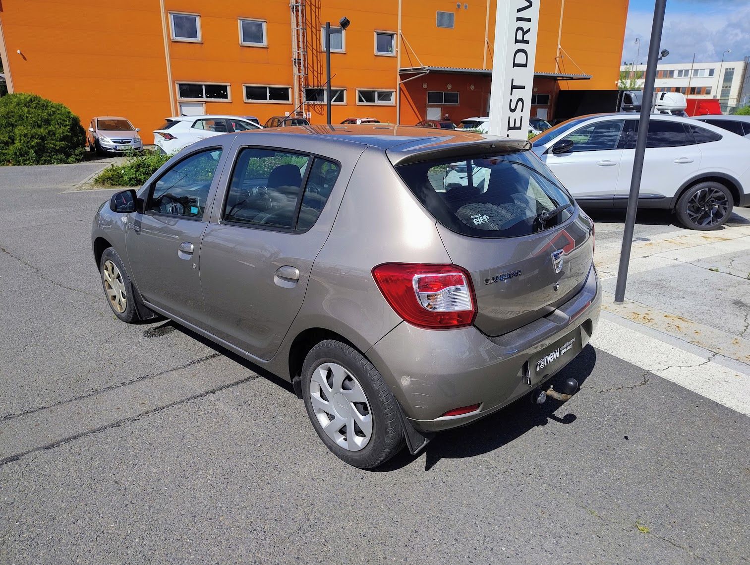 Dacia Sandero, 1,2 16V 75k Arctica, ČR, 1.maj - fotka 6