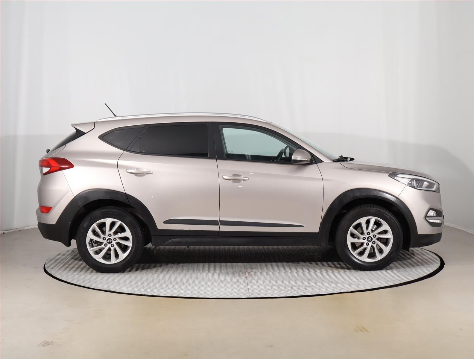 Hyundai Tucson, 1.7 CRDi, Serv.kniha - fotka 6