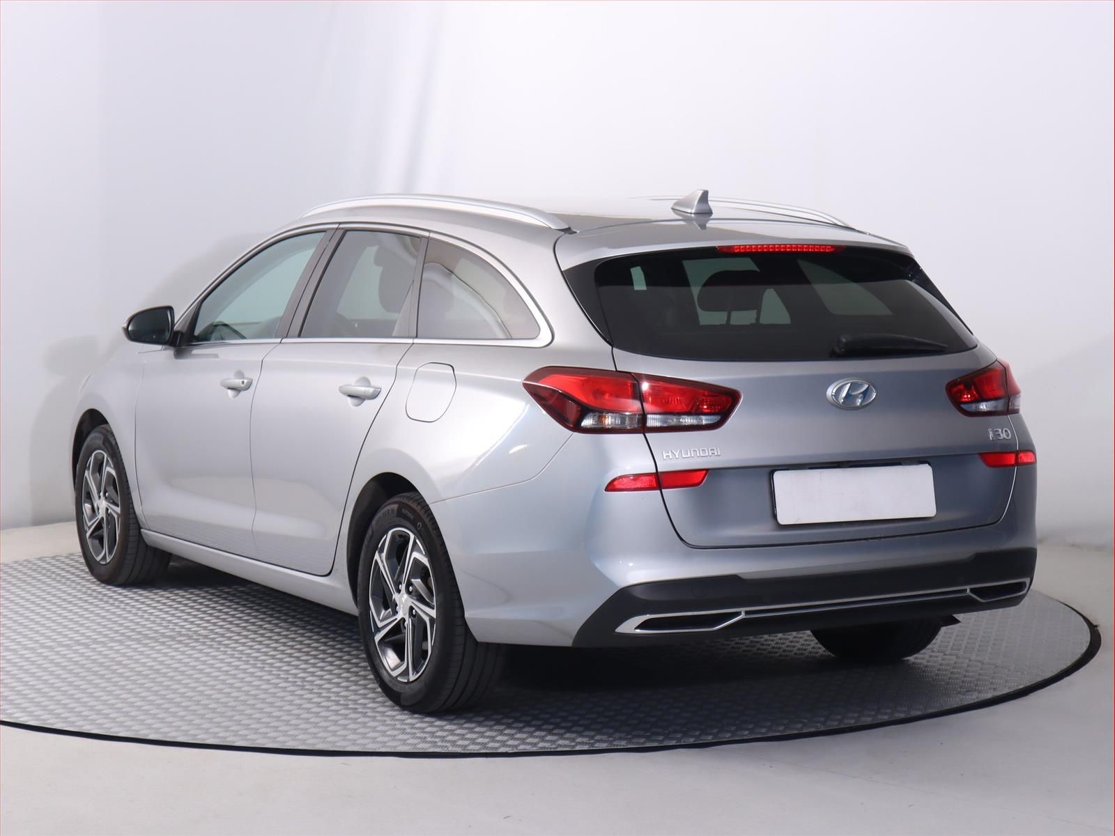 Hyundai i30, 1.5 DPI, Family, Serv.kniha - fotka 4