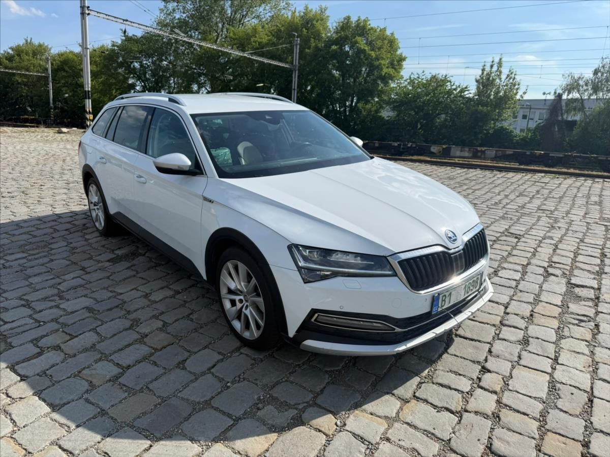 Škoda Superb, 2,0 D Scout - fotka 3
