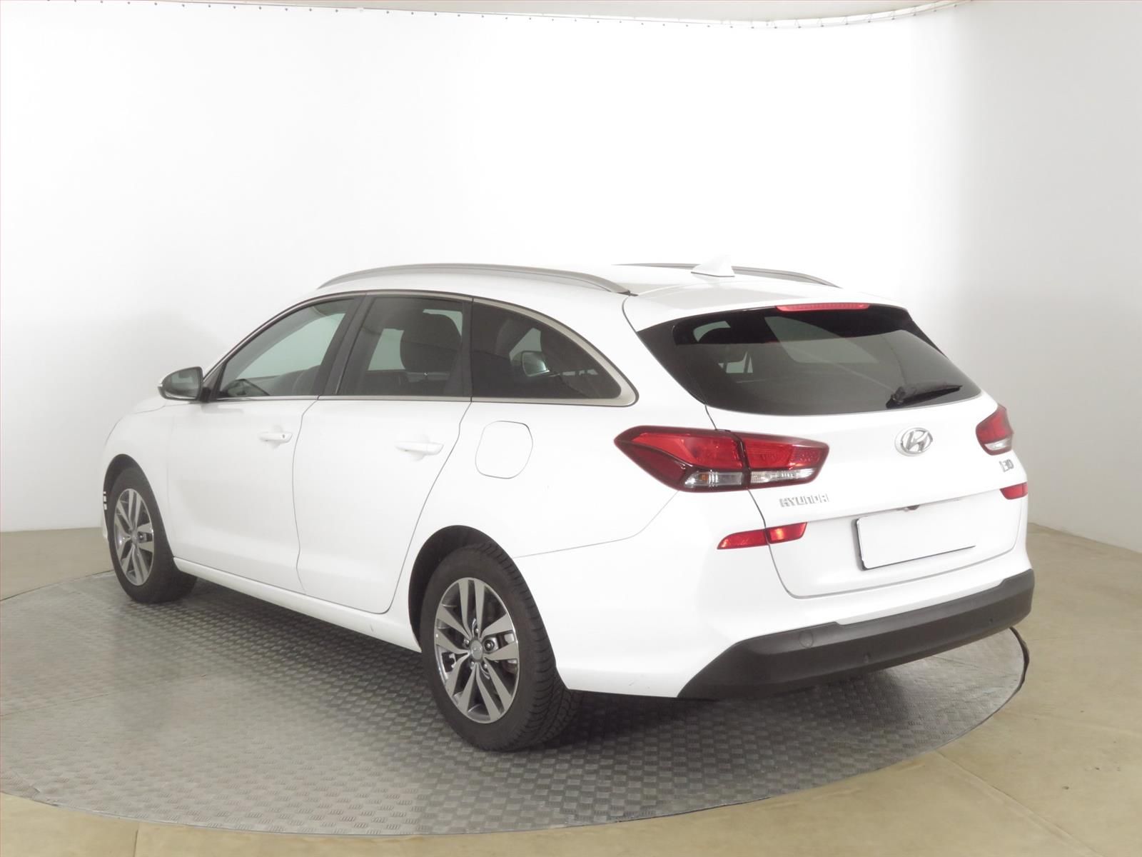 Hyundai i30, 1.4 CVVT, Serv.kniha - fotka 4