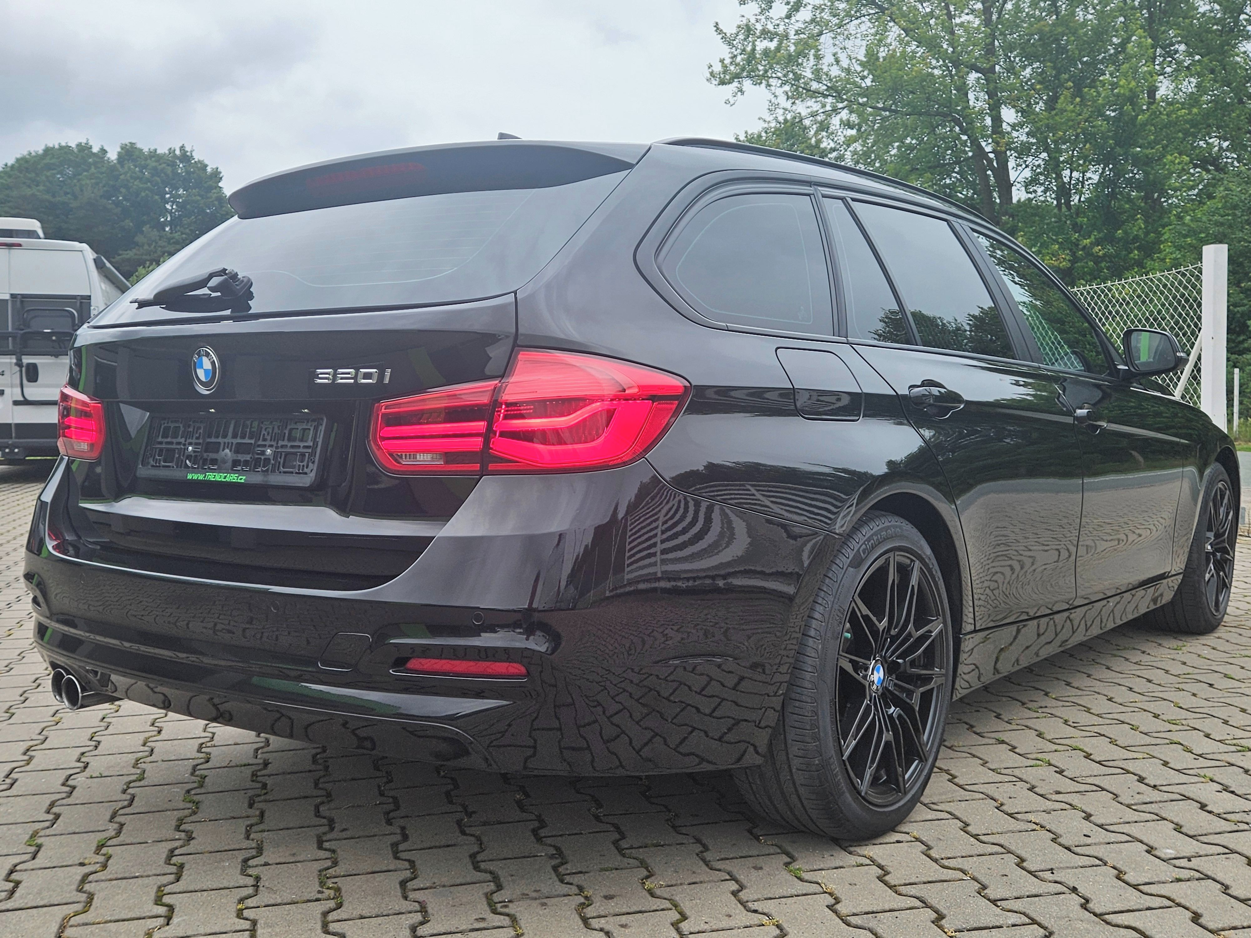 BMW Řada 3, 320i Touring LED ACC NAVI - fotka 4
