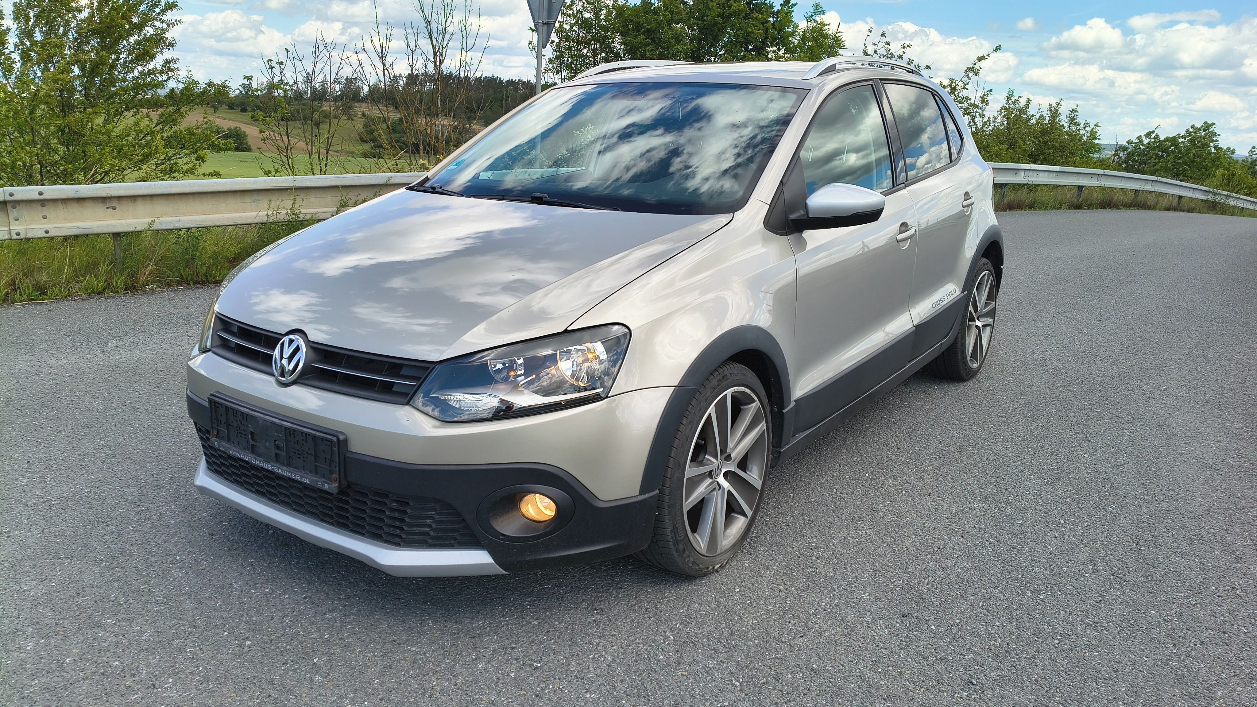 Volkswagen Polo, Cross 1.4i 63kW, klima, Alu 17 - fotka 2
