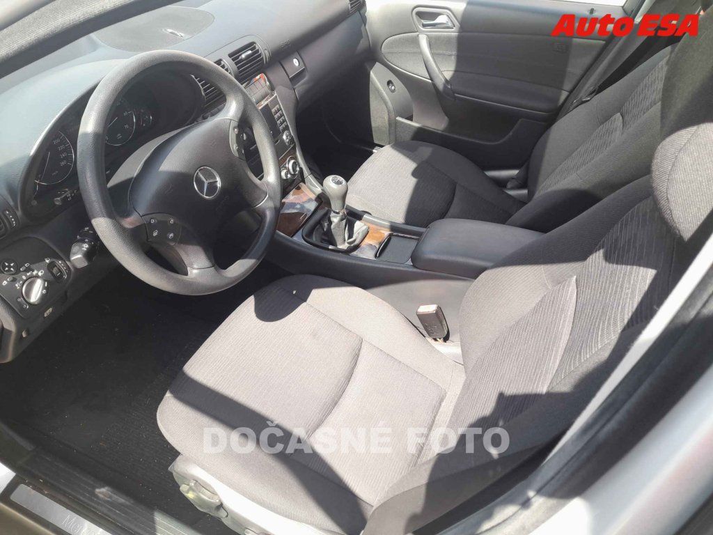 Mercedes-Benz Třídy C, 1.8 - fotka 3