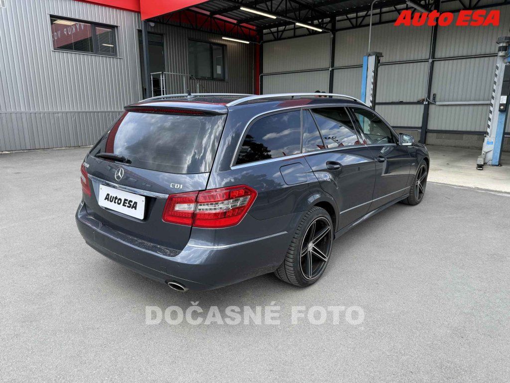 Mercedes-Benz Třídy E, 350 CDi 350 - fotka 2