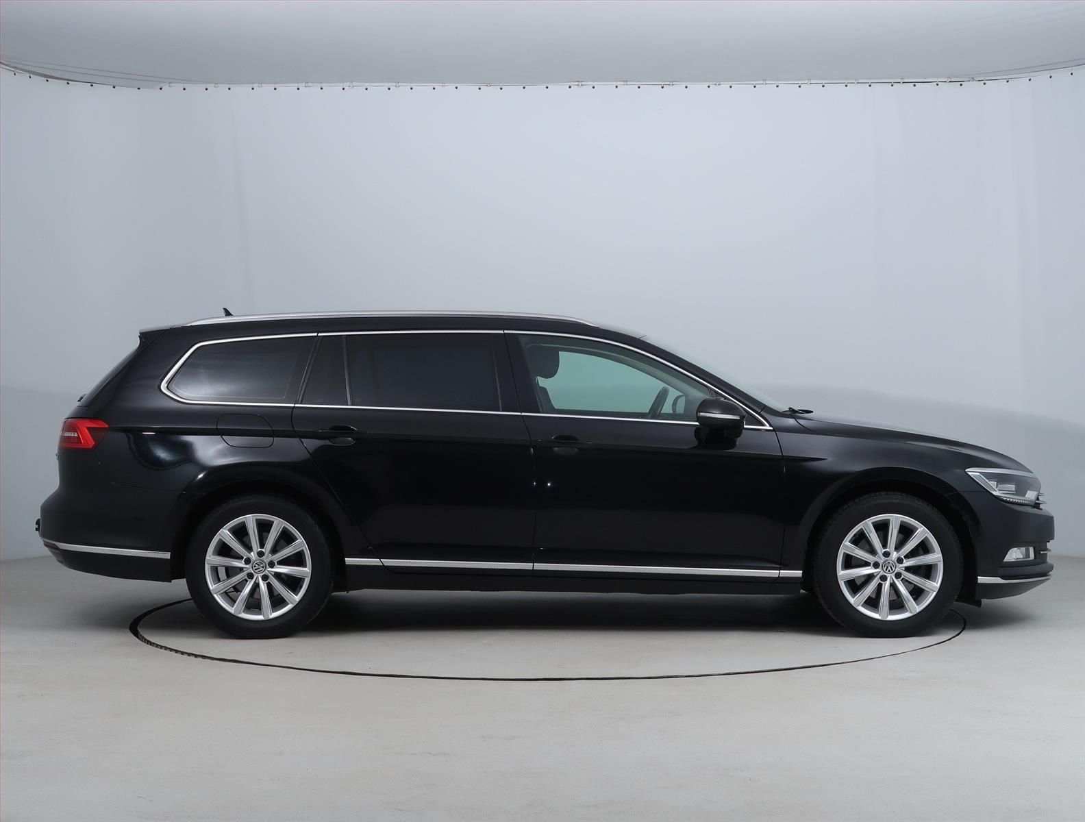 Volkswagen Passat, 2.0 TDI, Automat, Kůže - fotka 6
