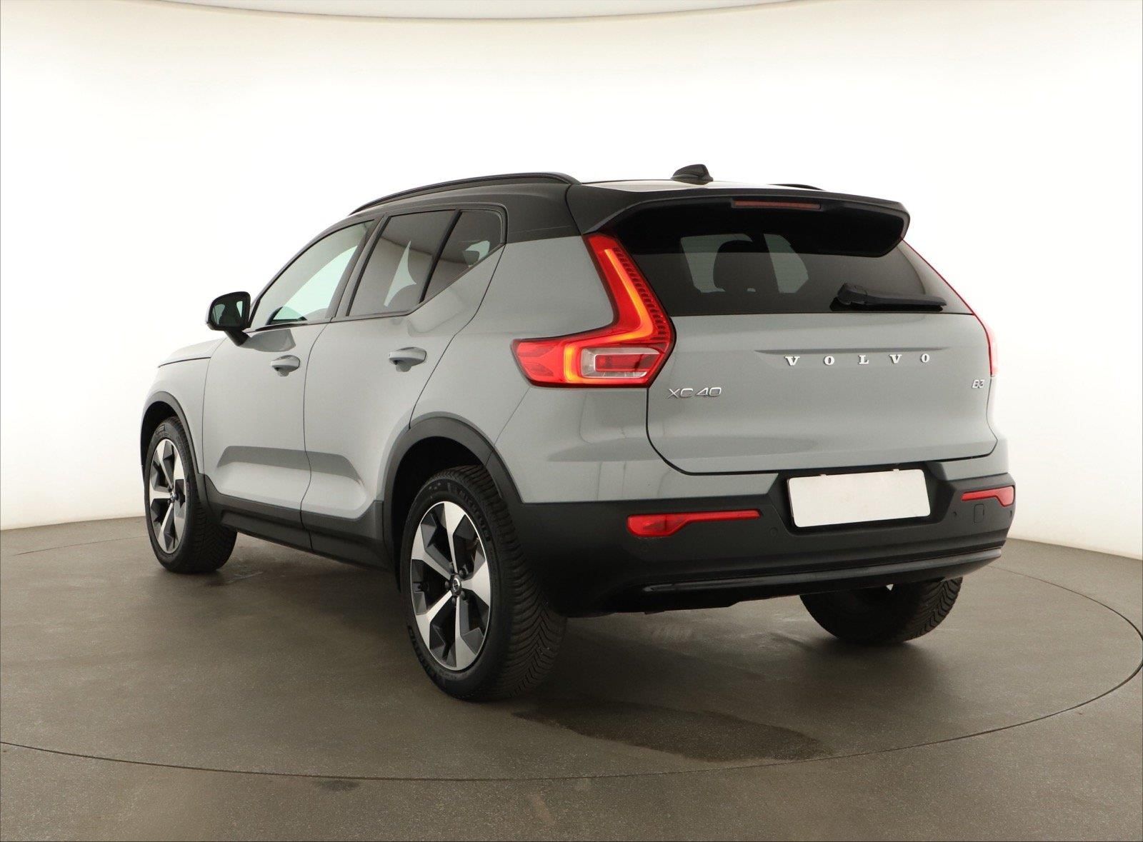 Volvo XC40, B3, Automat, Serv.kniha, Navi - fotka 4