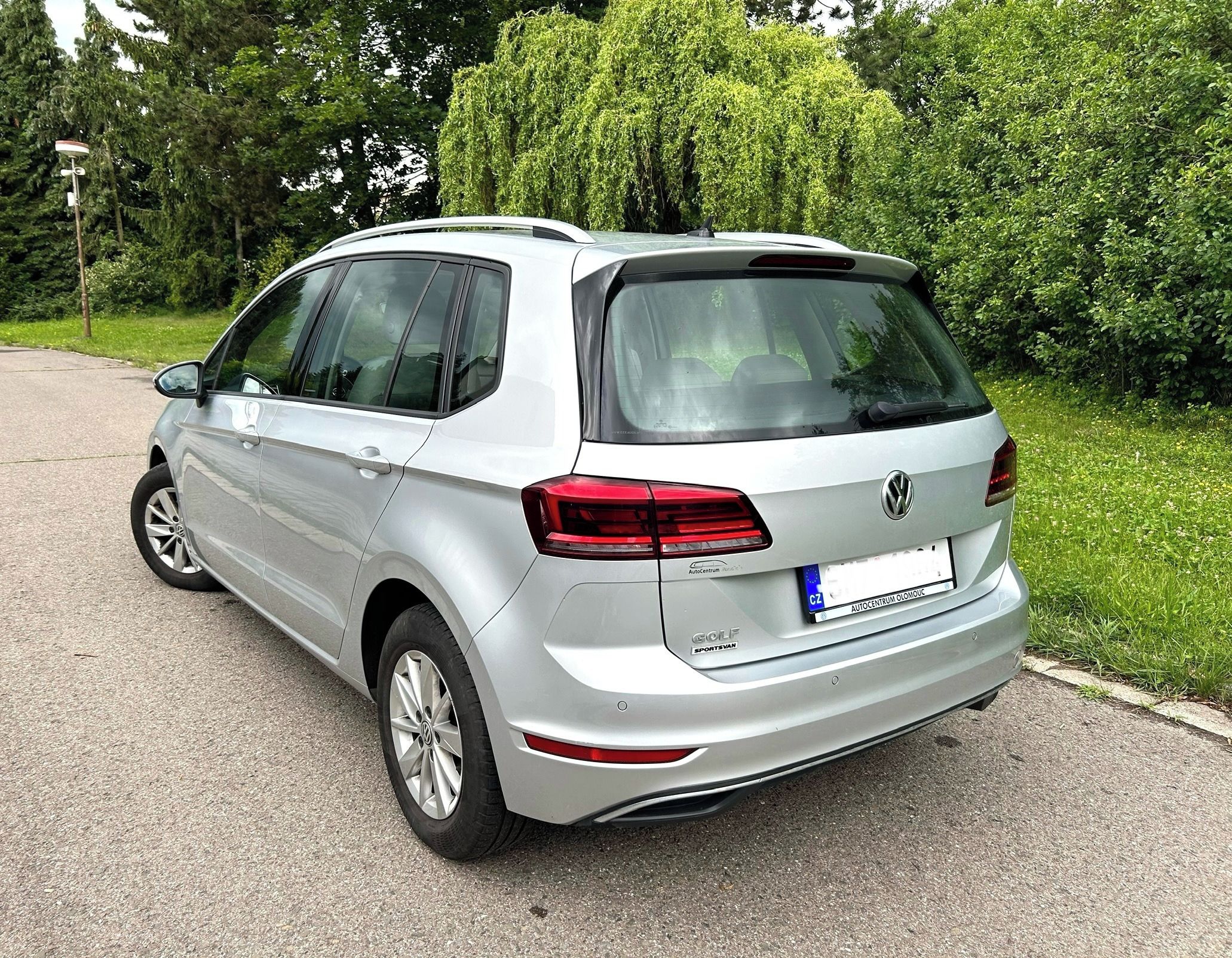 Volkswagen Golf Sportsvan, zánovní stav 43 000km - fotka 3