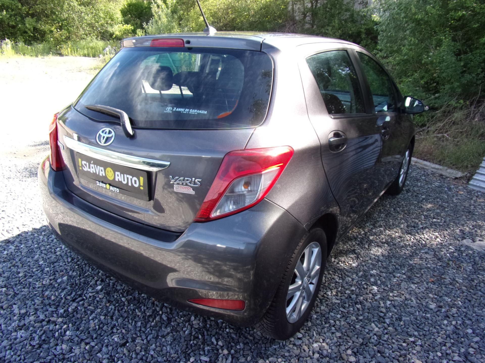 Toyota Yaris, 1.3i 73kW LOUNGE AUT.KLIMA KM - fotka 5