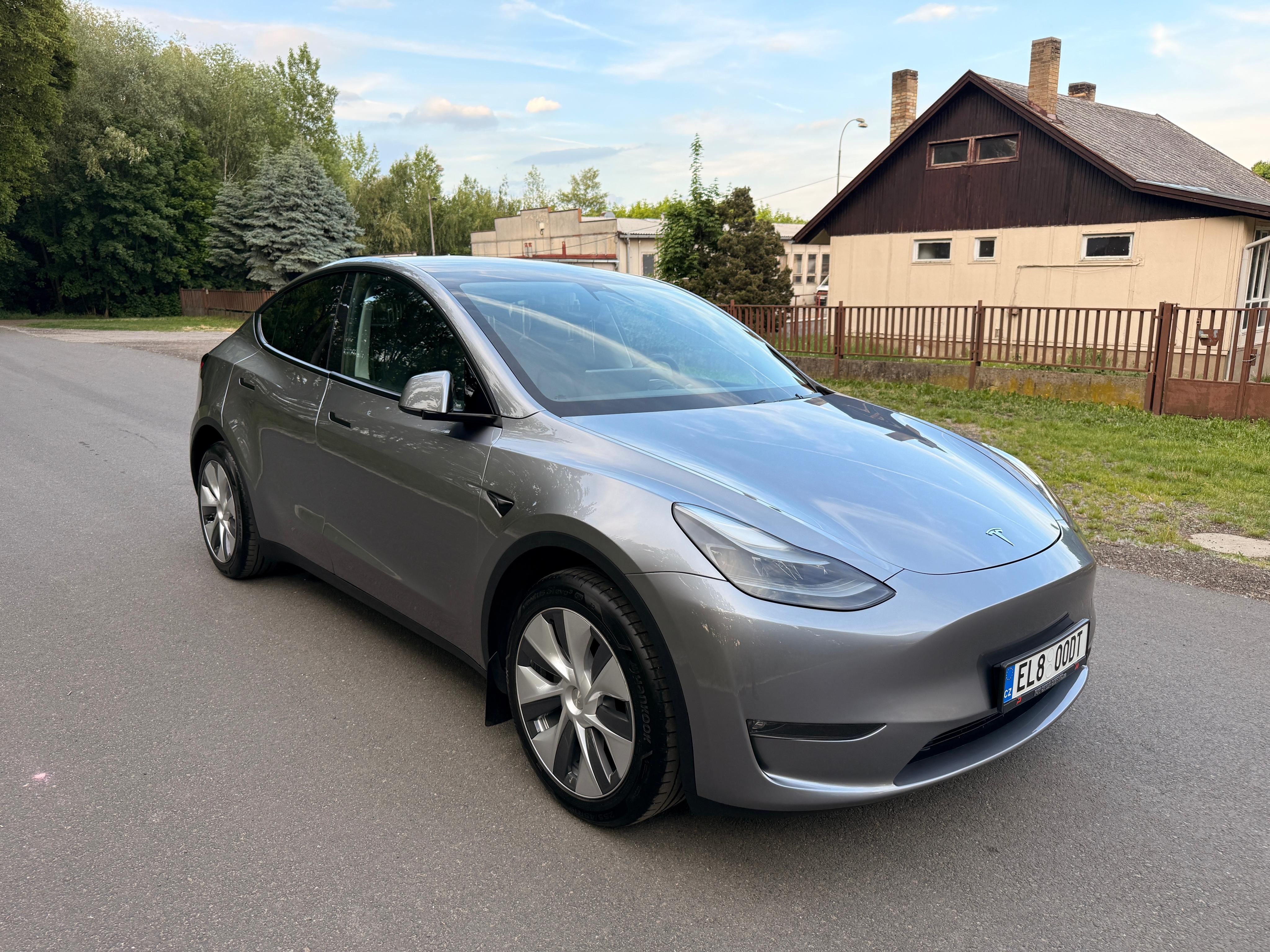 Tesla Model Y, Long Range AWD, tovární záruka - fotka 2