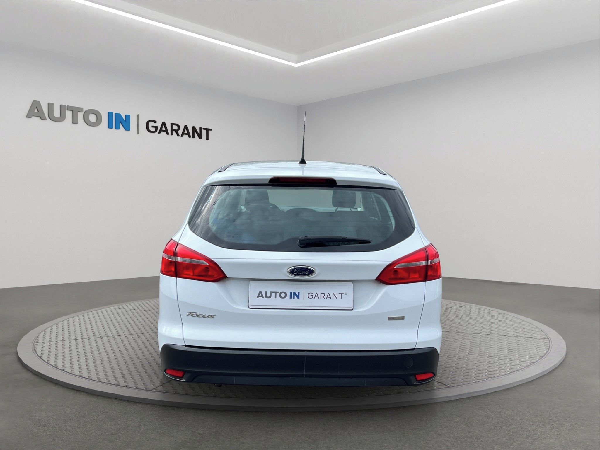 Ford Focus, 1.0 74kw, ČR, 1.maj, serv.knih - fotka 6