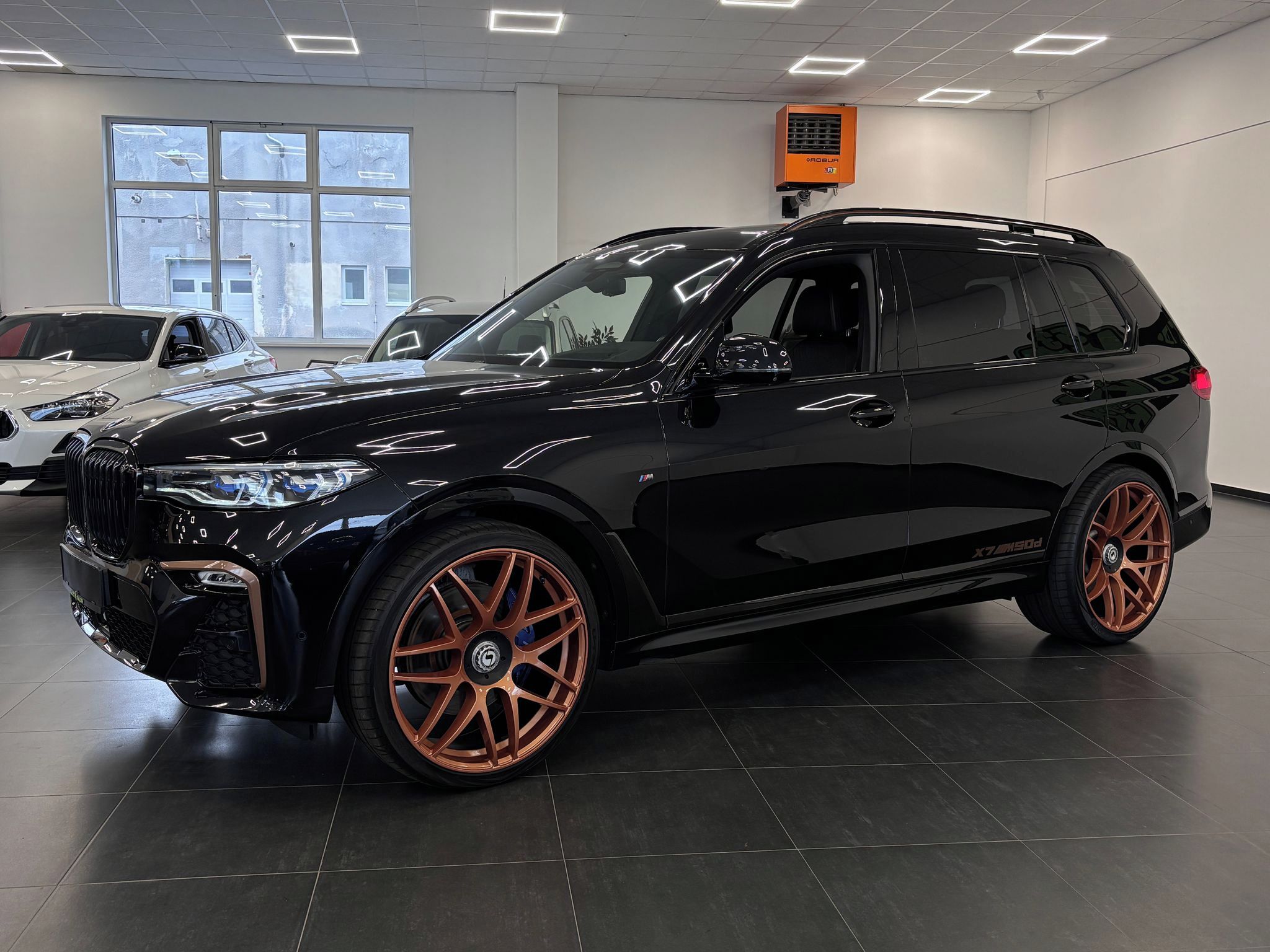 BMW X7, 3.0D, M50d, DPH, 7 míst, max v - fotka 3