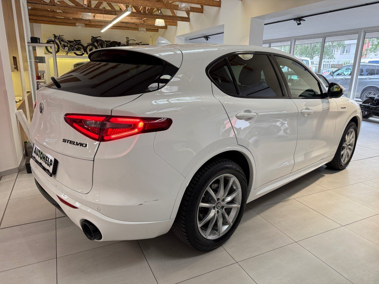 Alfa Romeo Stelvio, 2.0 280 HP Veloce 8AT Q4 - fotka 4