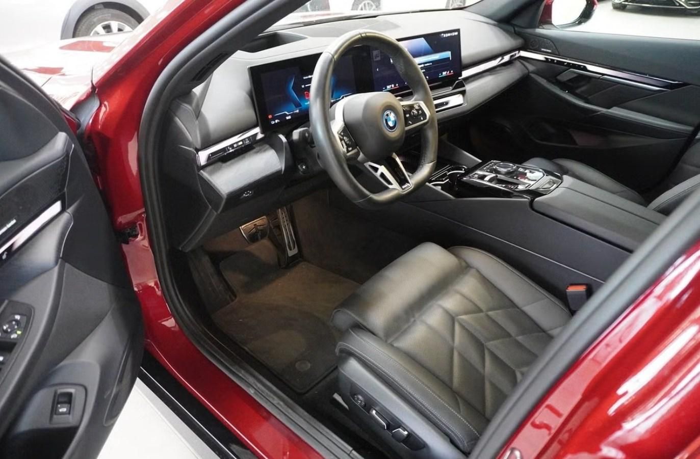 BMW i5, eDrive40 Touring M Sport Tažné - fotka 2