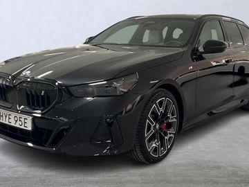 xDrive40 Bílý interiér Tažné