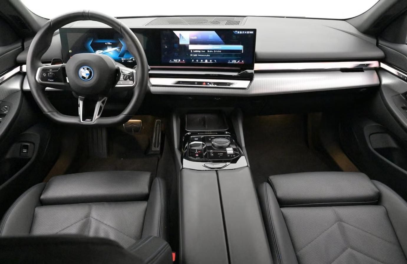 BMW i5, eDrive40 Touring SoH 96% Tažné - fotka 5