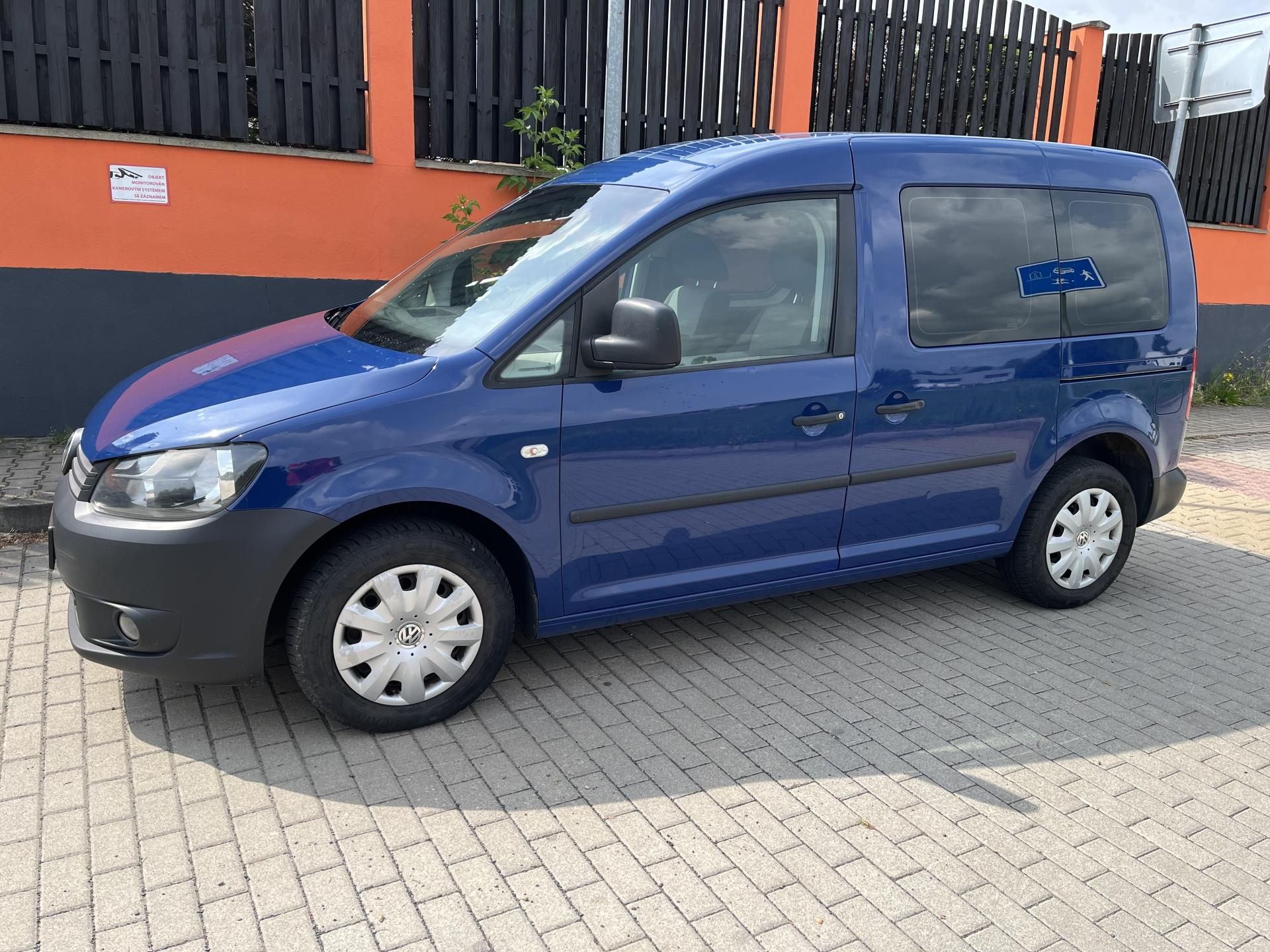 Volkswagen Caddy, 1.6 TDi ČR 5 Míst - fotka 2