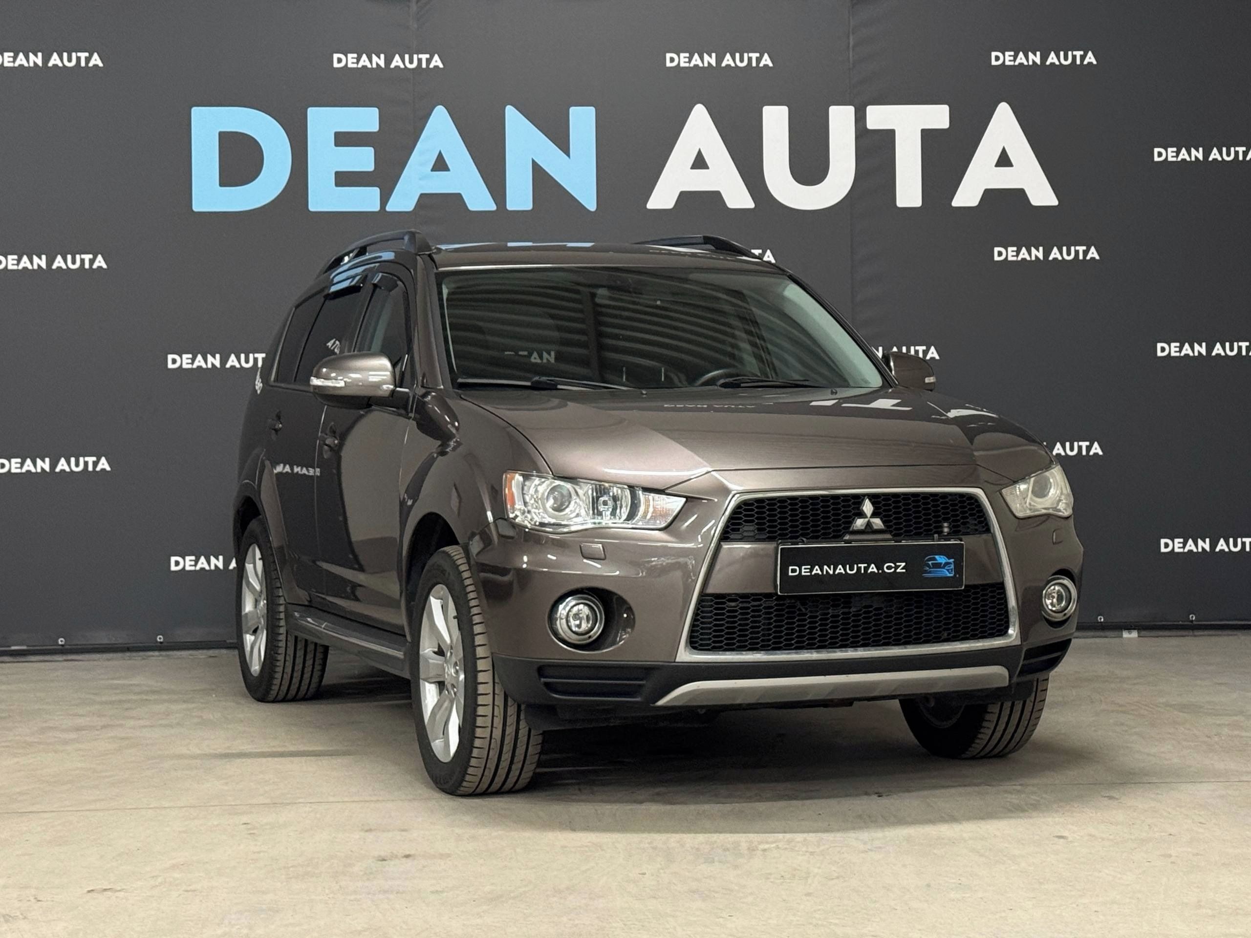 Mitsubishi Outlander, 2.2d 4x4, 7 míst, ČR, Rozvody - fotka 2