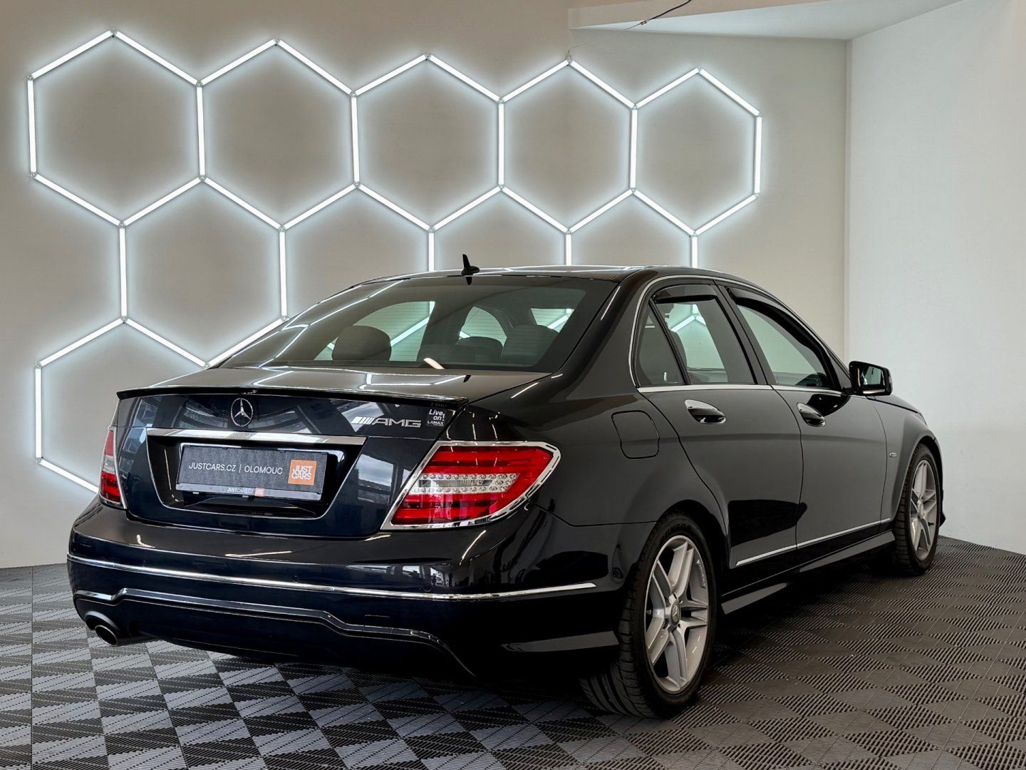 Mercedes-Benz Třídy C, 180i - fotka 5