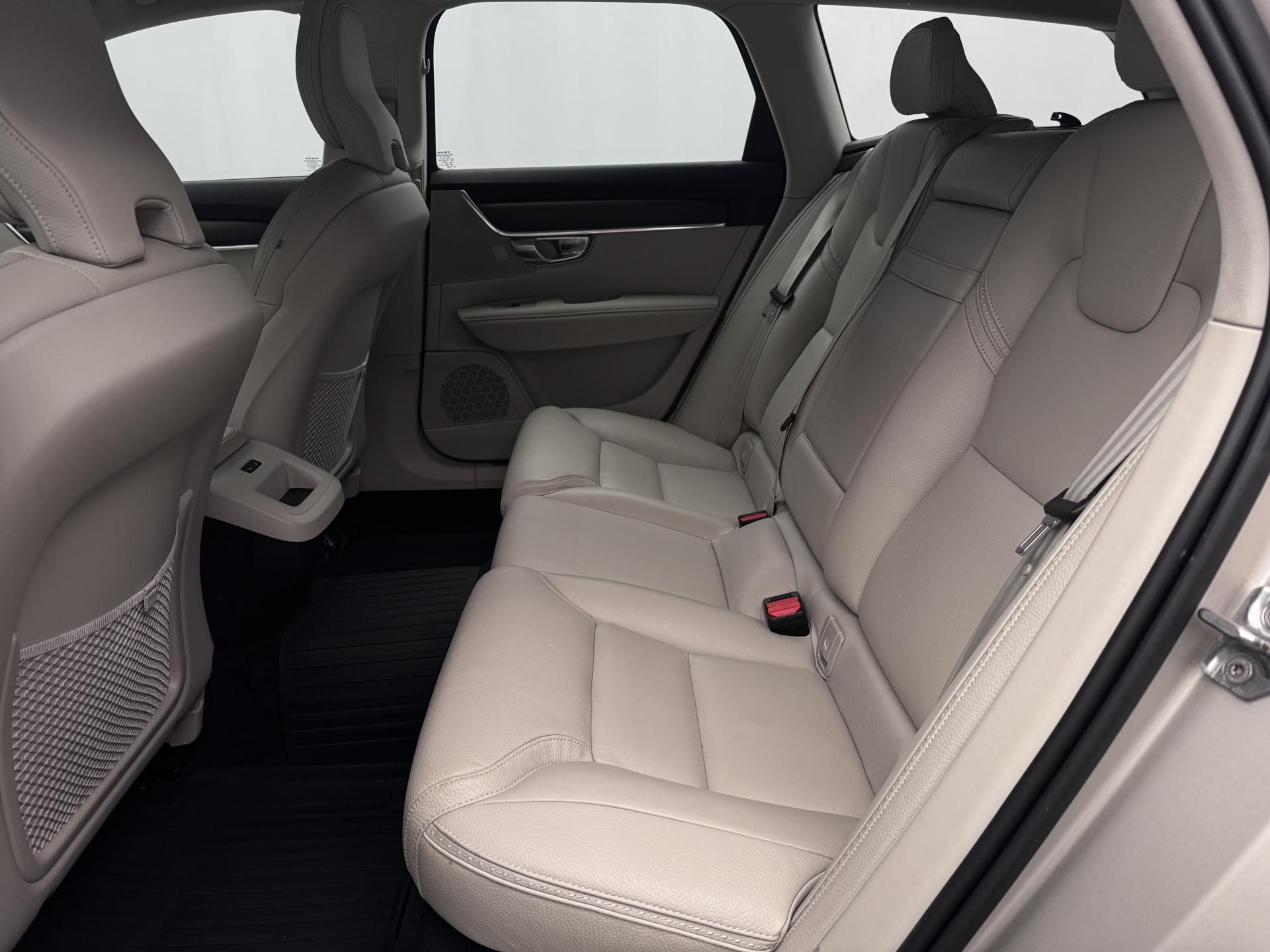 Volvo V90, CC D4 AWD MOMENTUM AUT - fotka 6