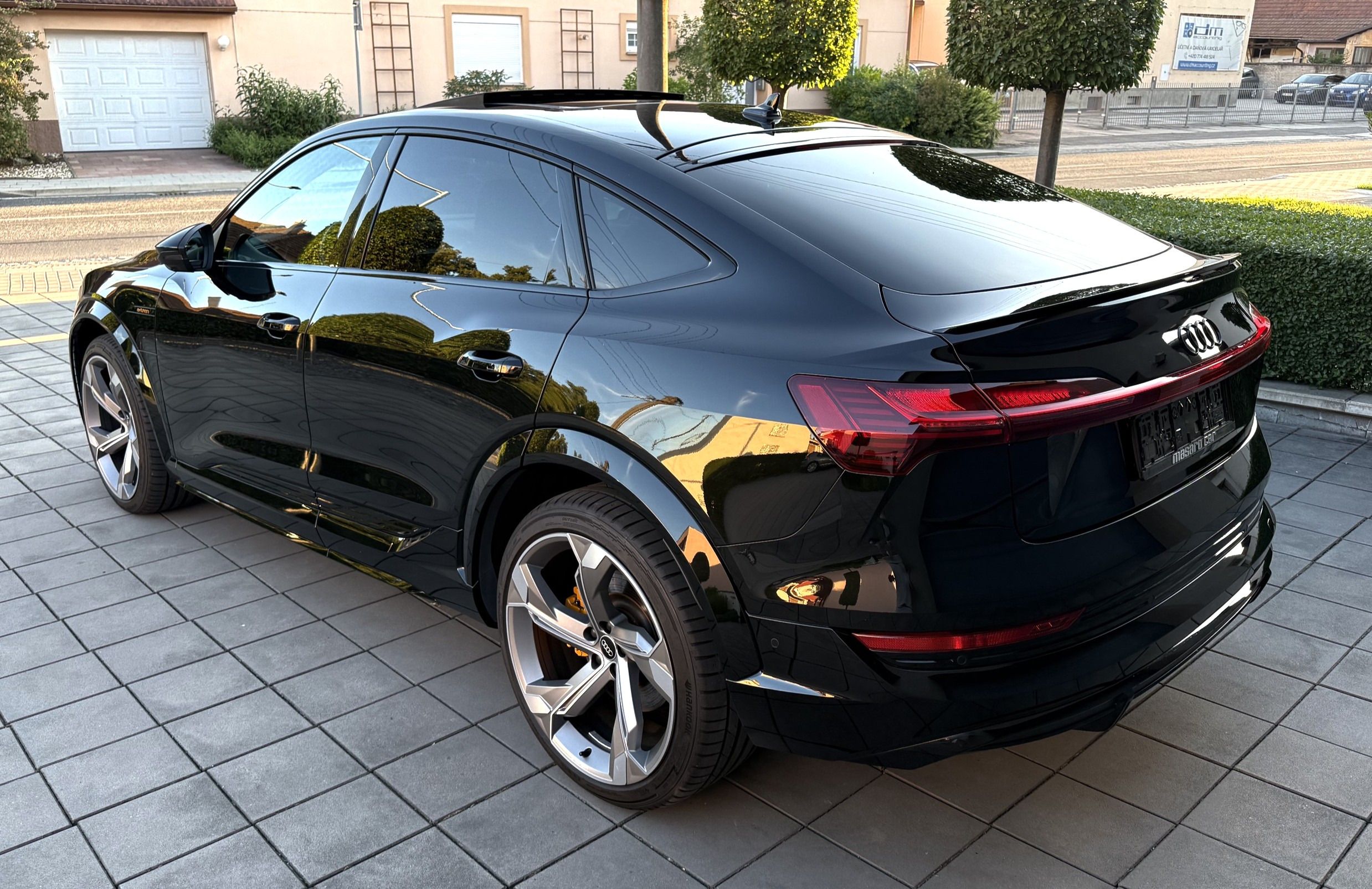 Audi e-tron, 370kw Sportback TOP STAV! - fotka 5