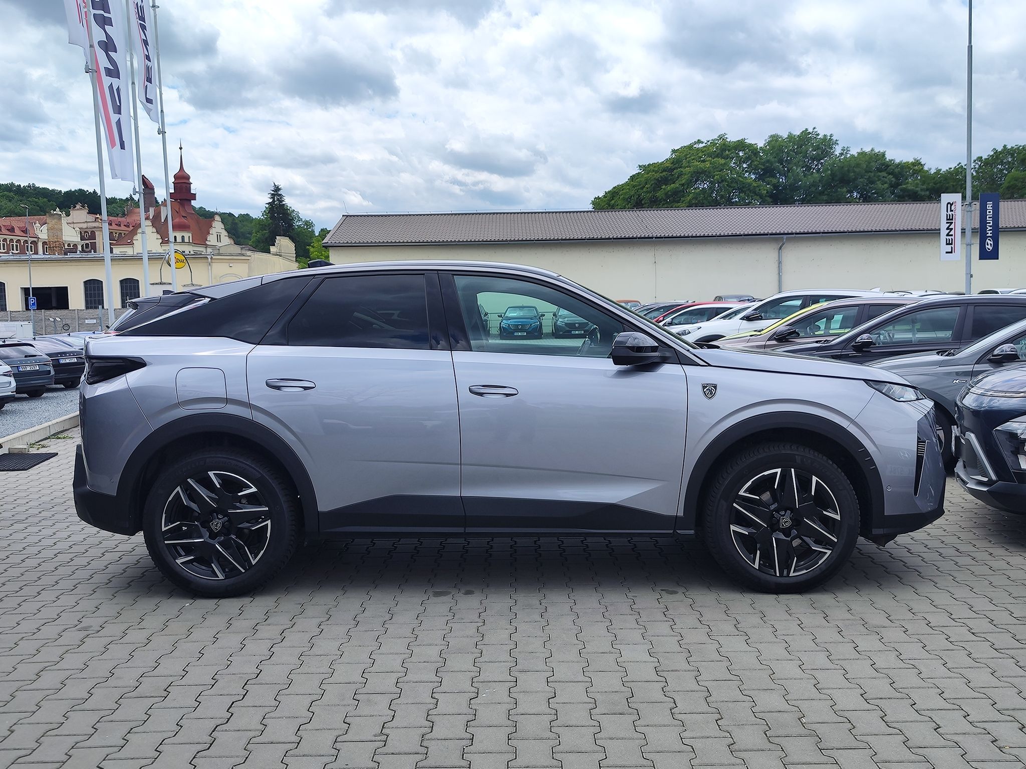 Peugeot 3008, 1.2 hybrid/145kW GT e-DCS6 - fotka 4