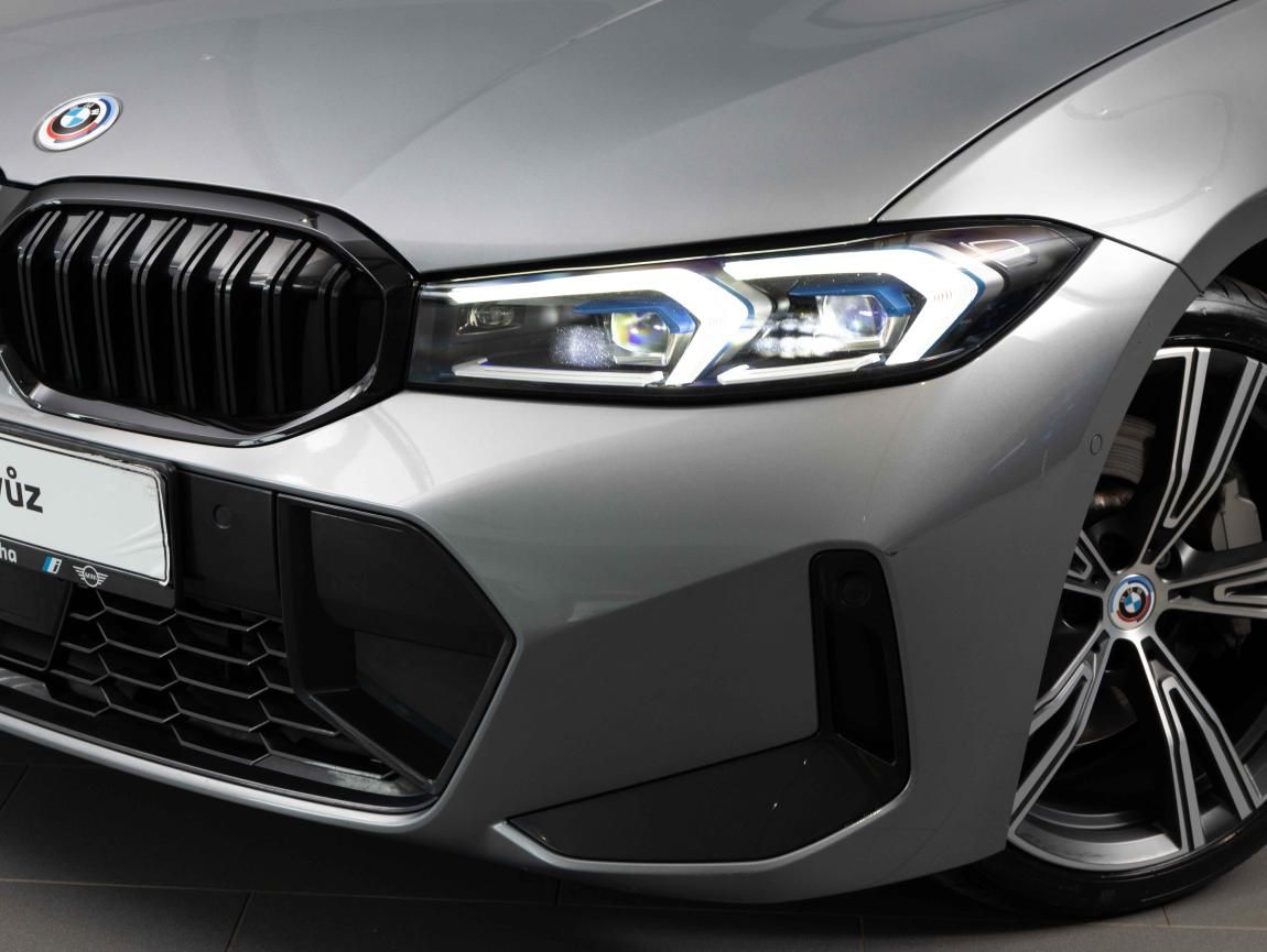 BMW Řada 3, 330i xDrive - fotka 6