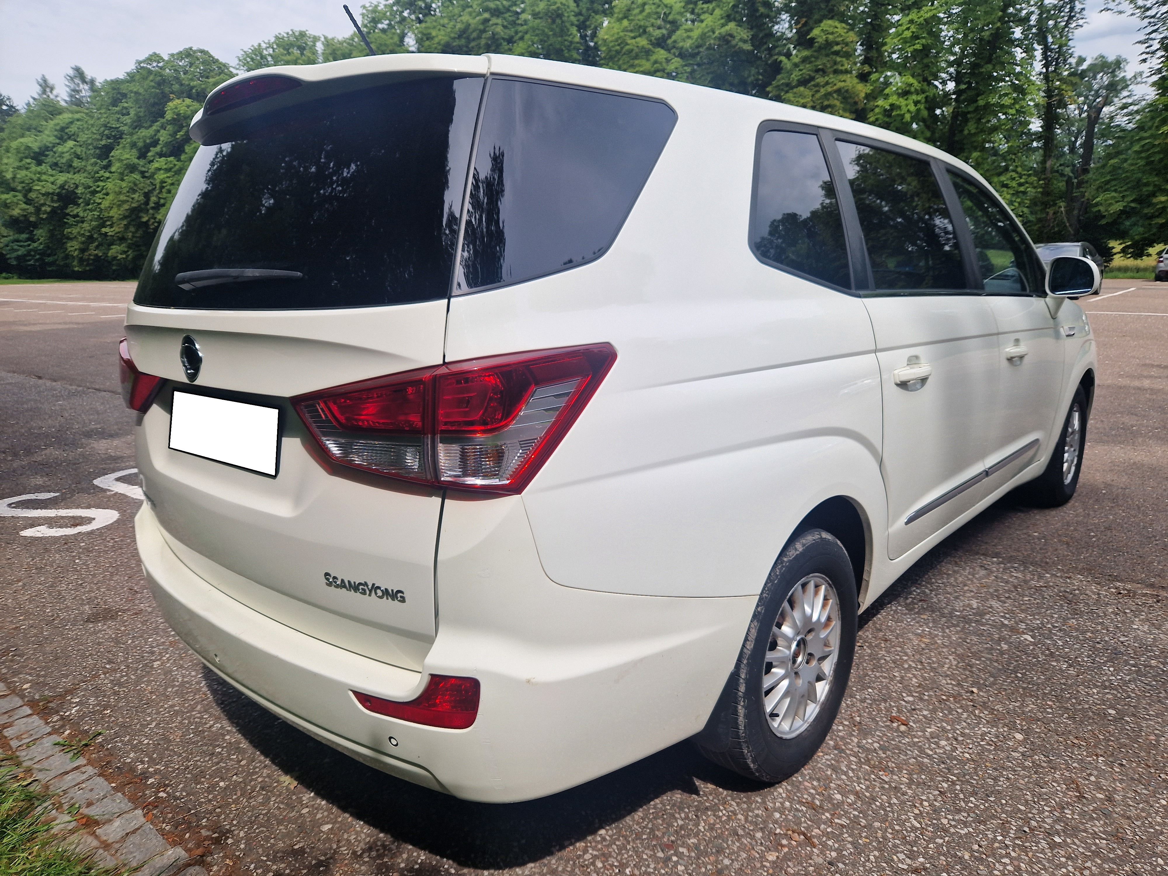 SsangYong Rodius, 2.2 XDi 131 kW - 7 MÍST - fotka 4