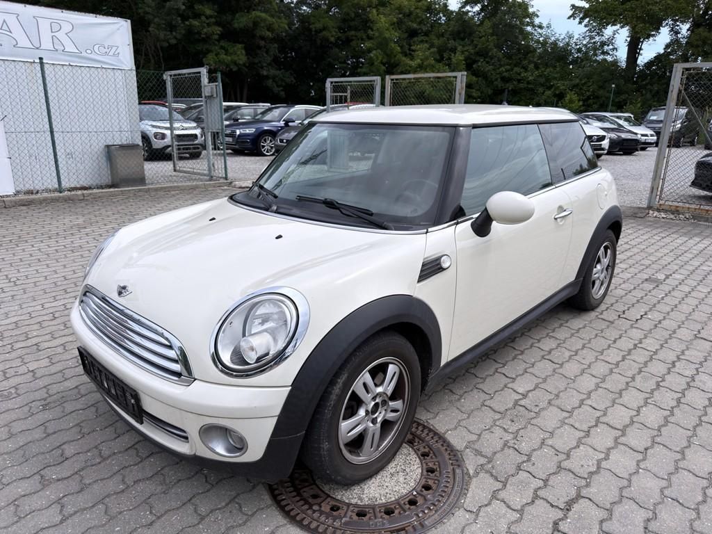 Mini One, 1.4i 70 kW servisní knížka