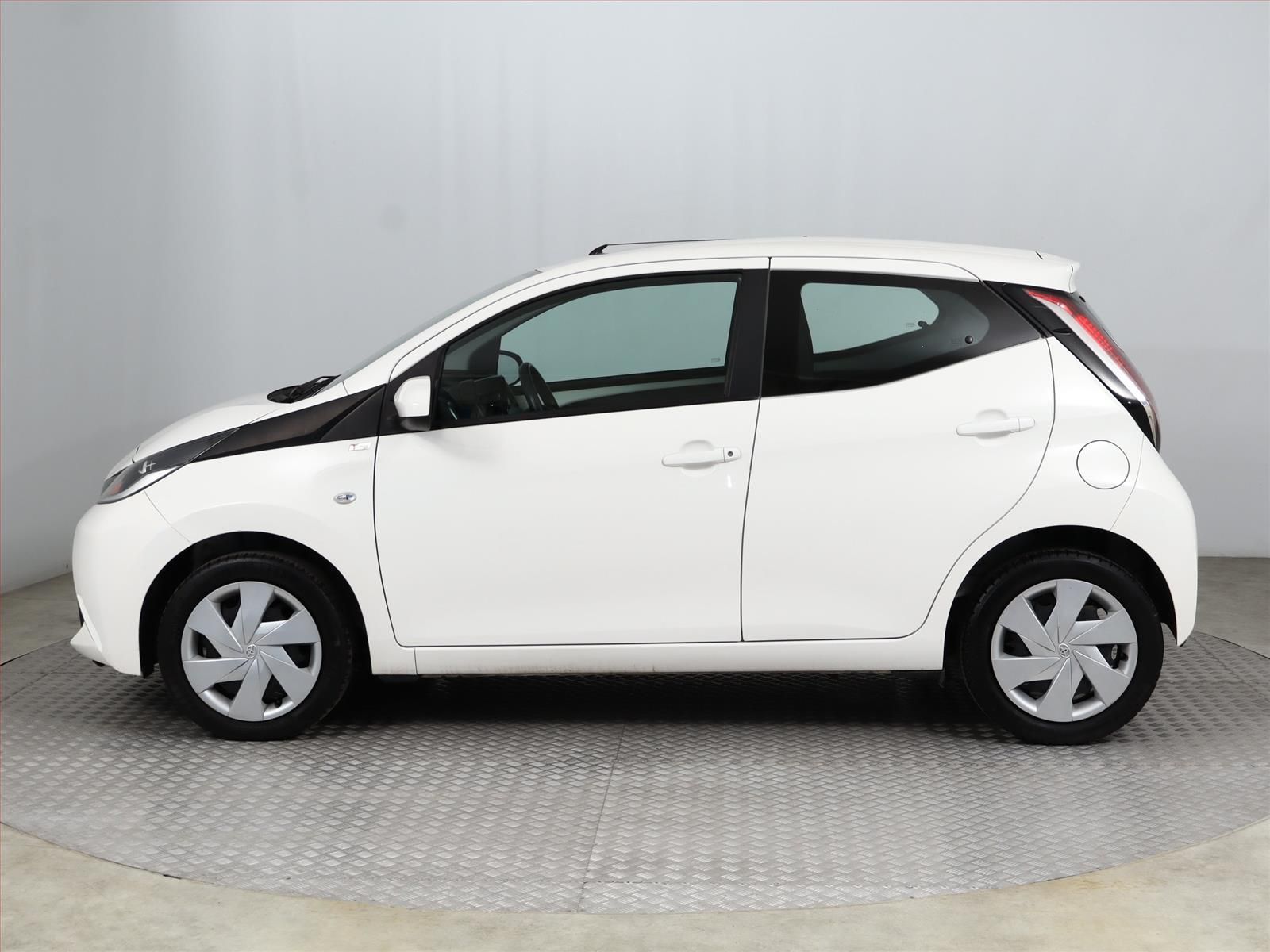 Toyota Aygo, 1.0 VVT-i, Serv.kniha, Xenony - fotka 3