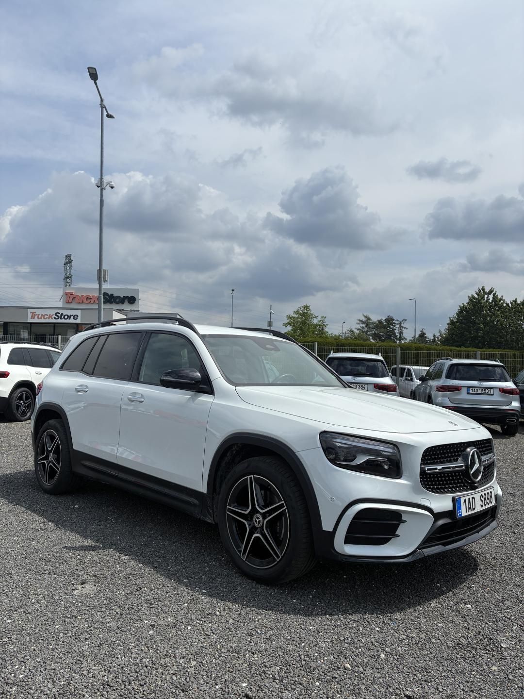 Mercedes-Benz GLB, 200d 4MATIC - fotka 2